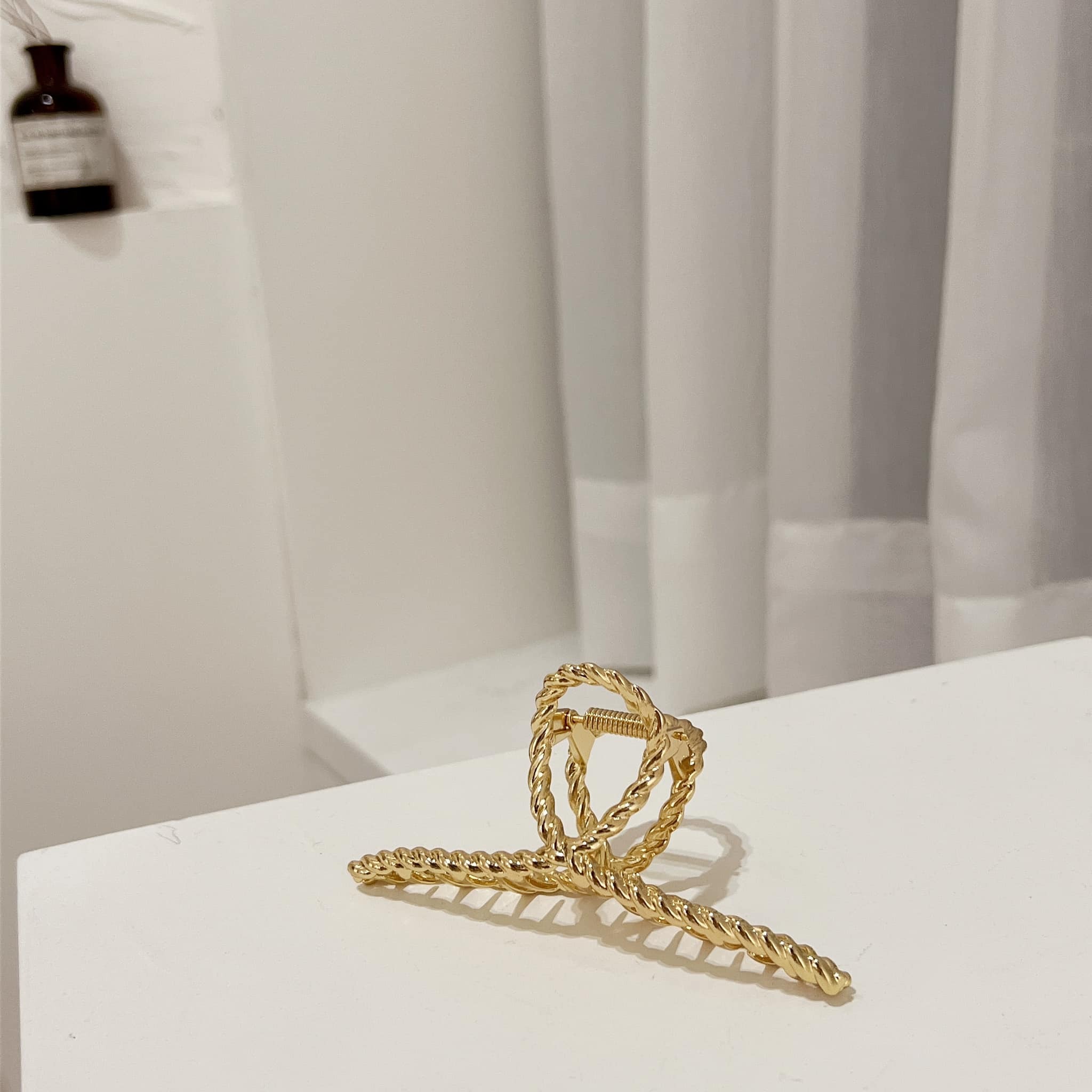 韓國麻花鯊魚夾抓夾。兩色