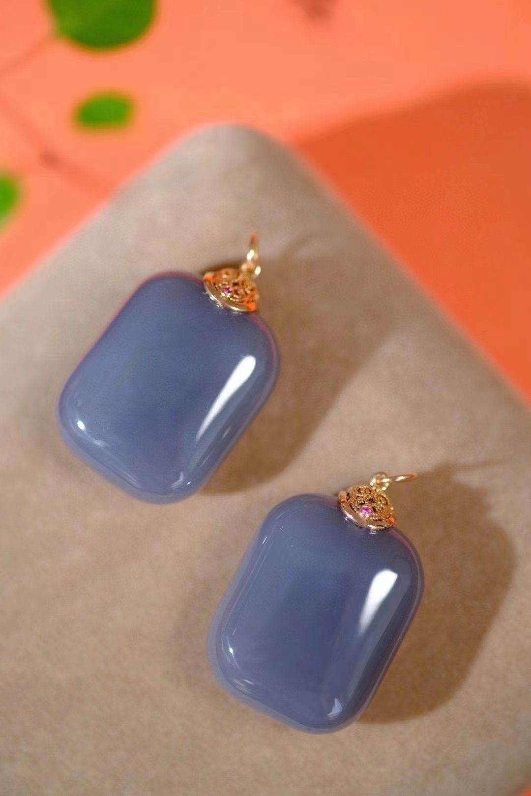 716762 和田玉面包牌吊墜