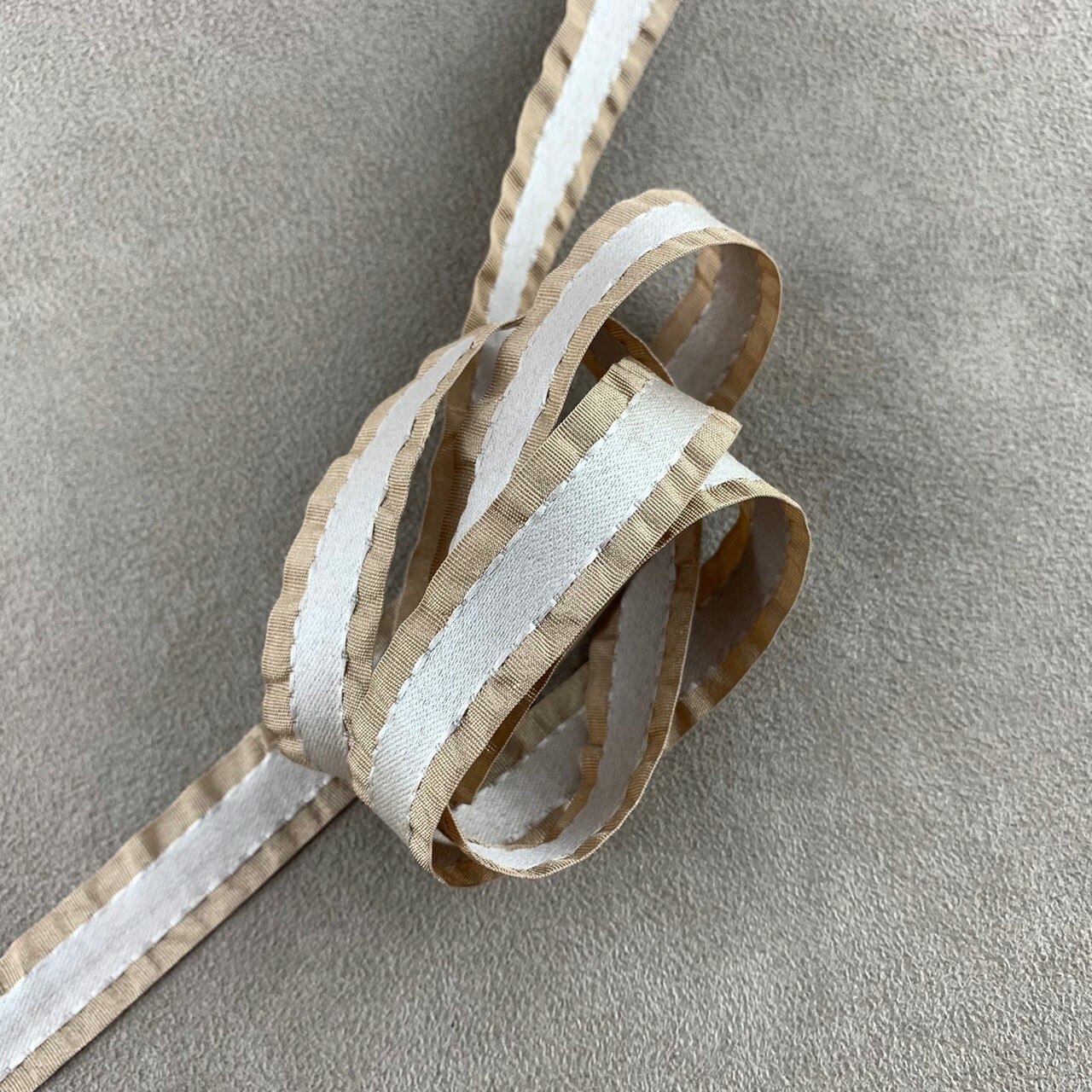 柔光面麂皮荷葉邊/Outlet