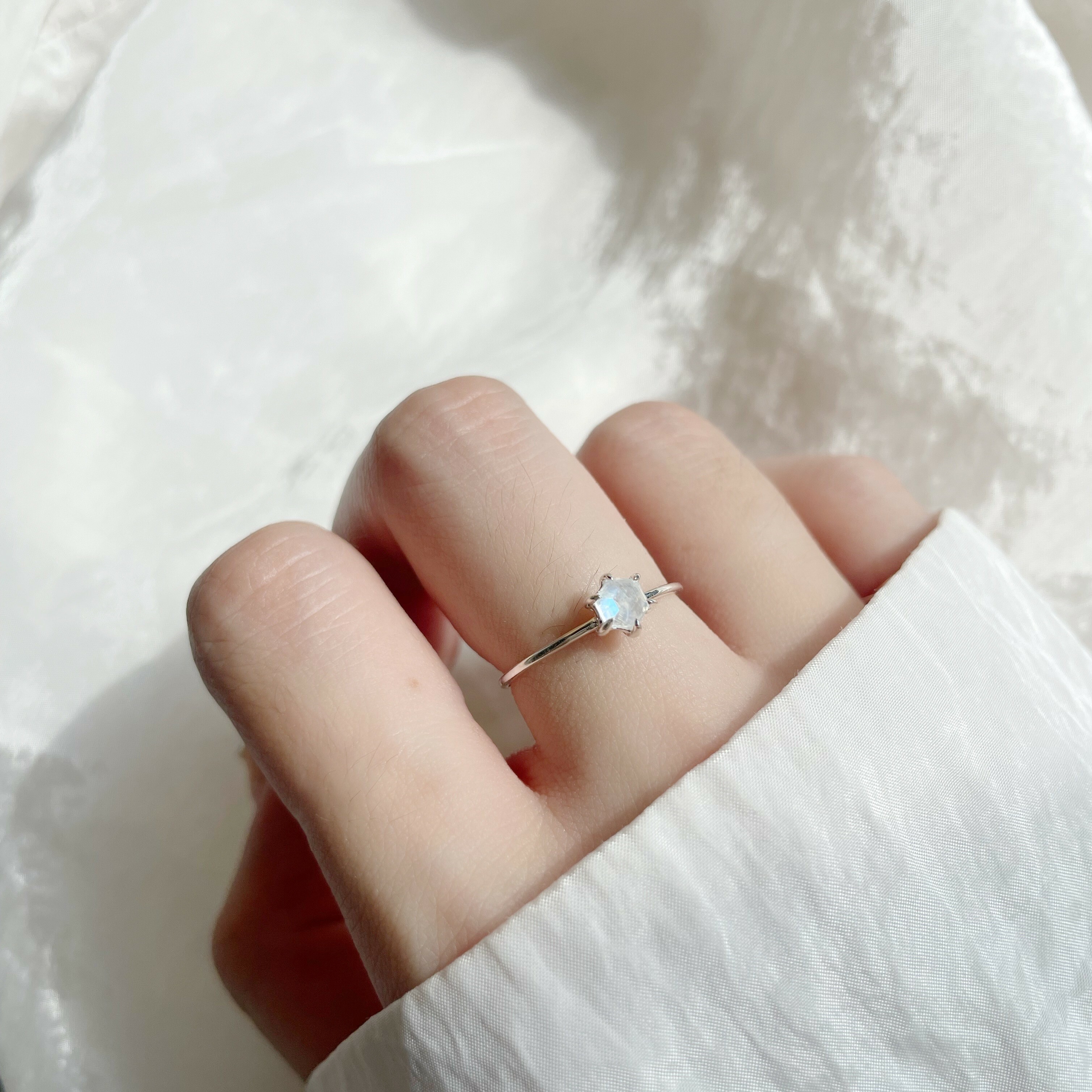 Hexagon月光石細戒