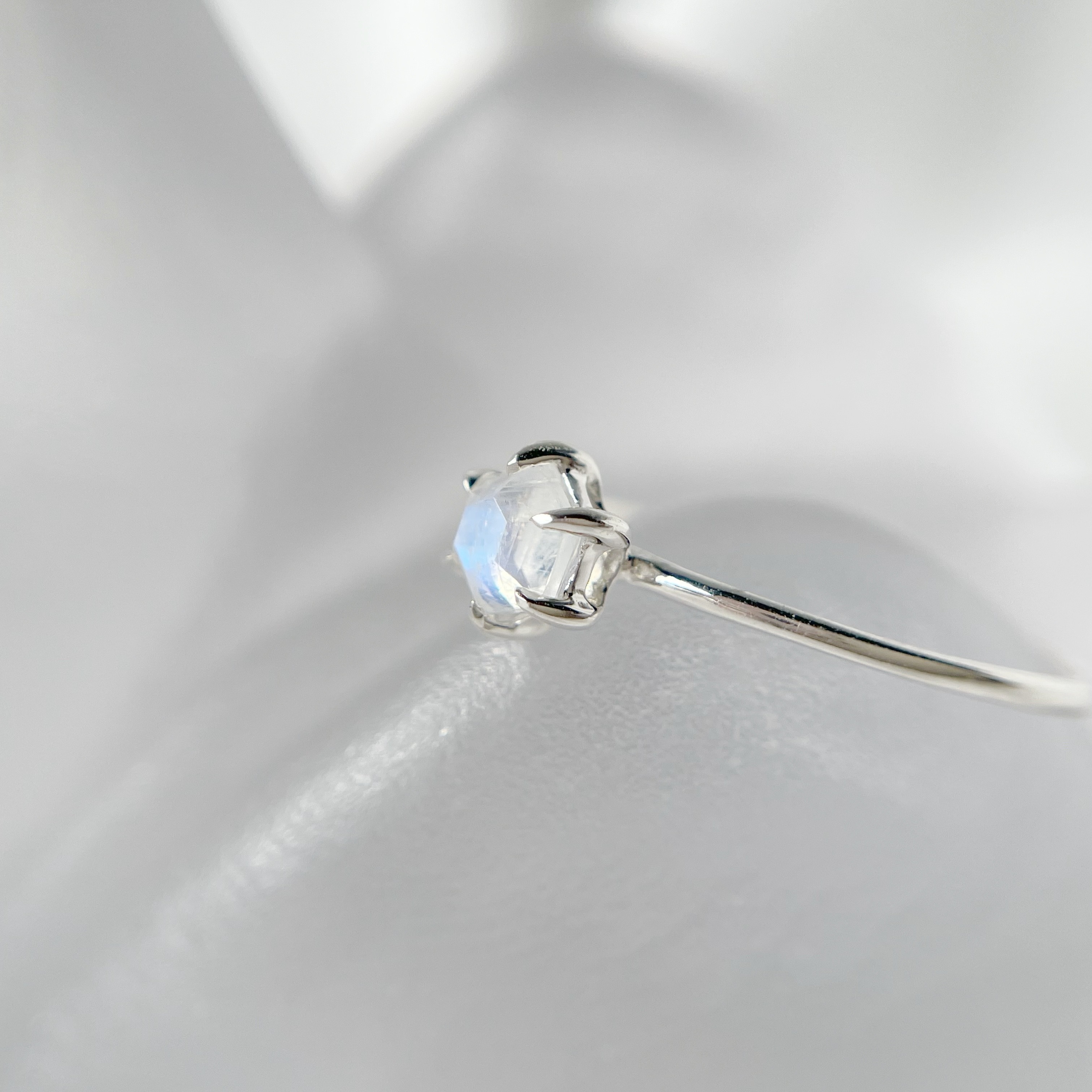 Hexagon月光石細戒