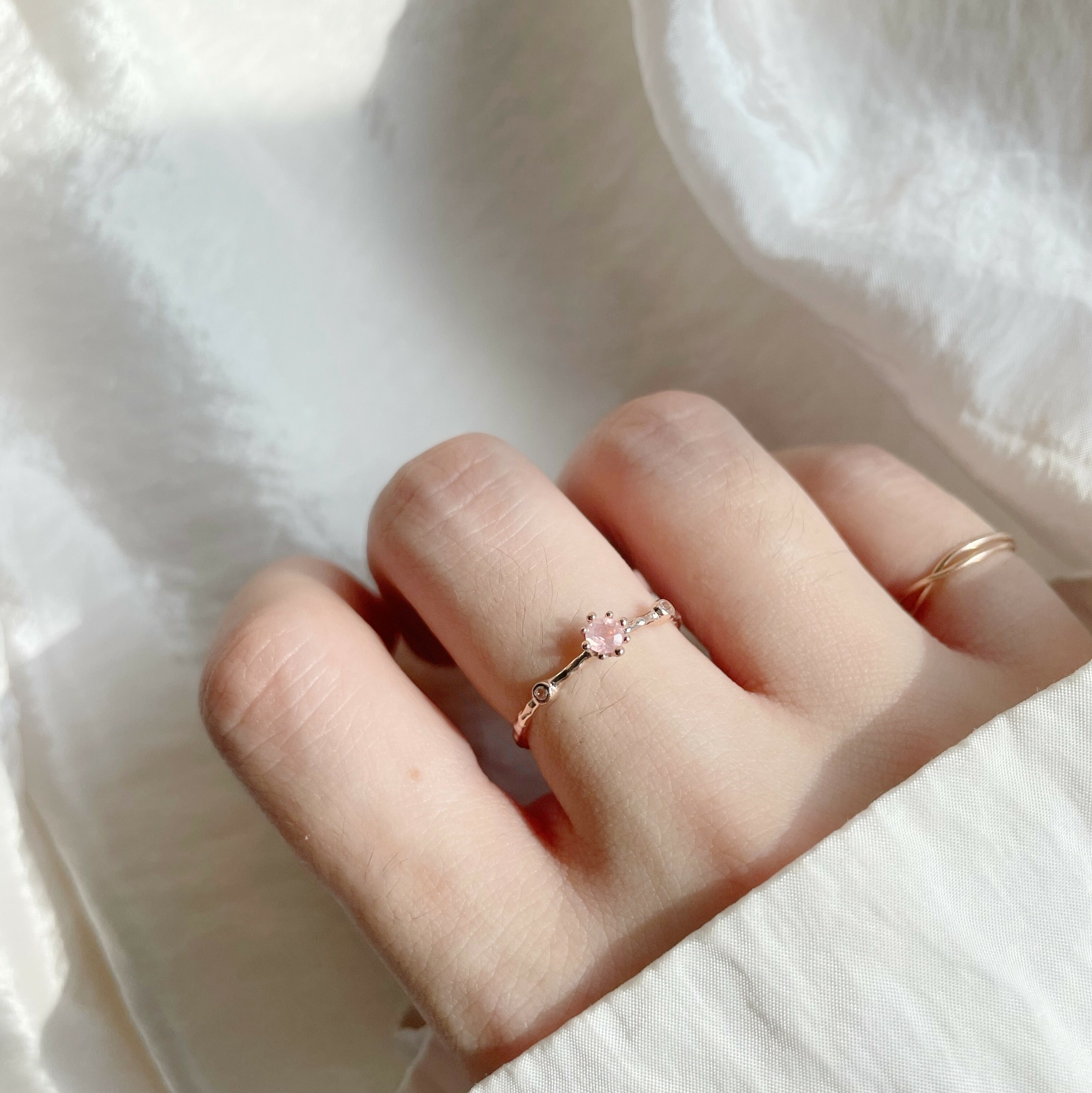 煙花粉晶白托帕戒指