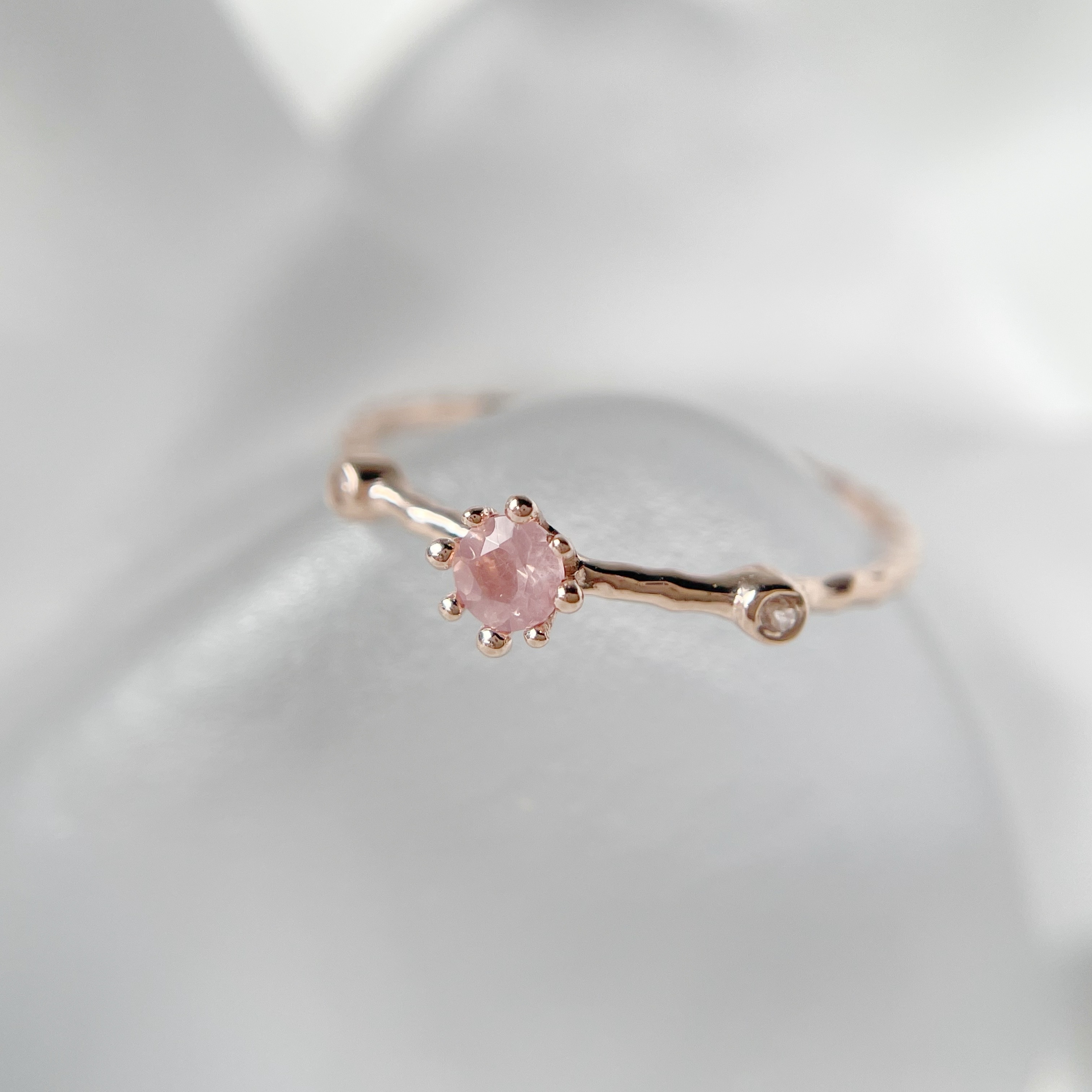 煙花粉晶白托帕戒指