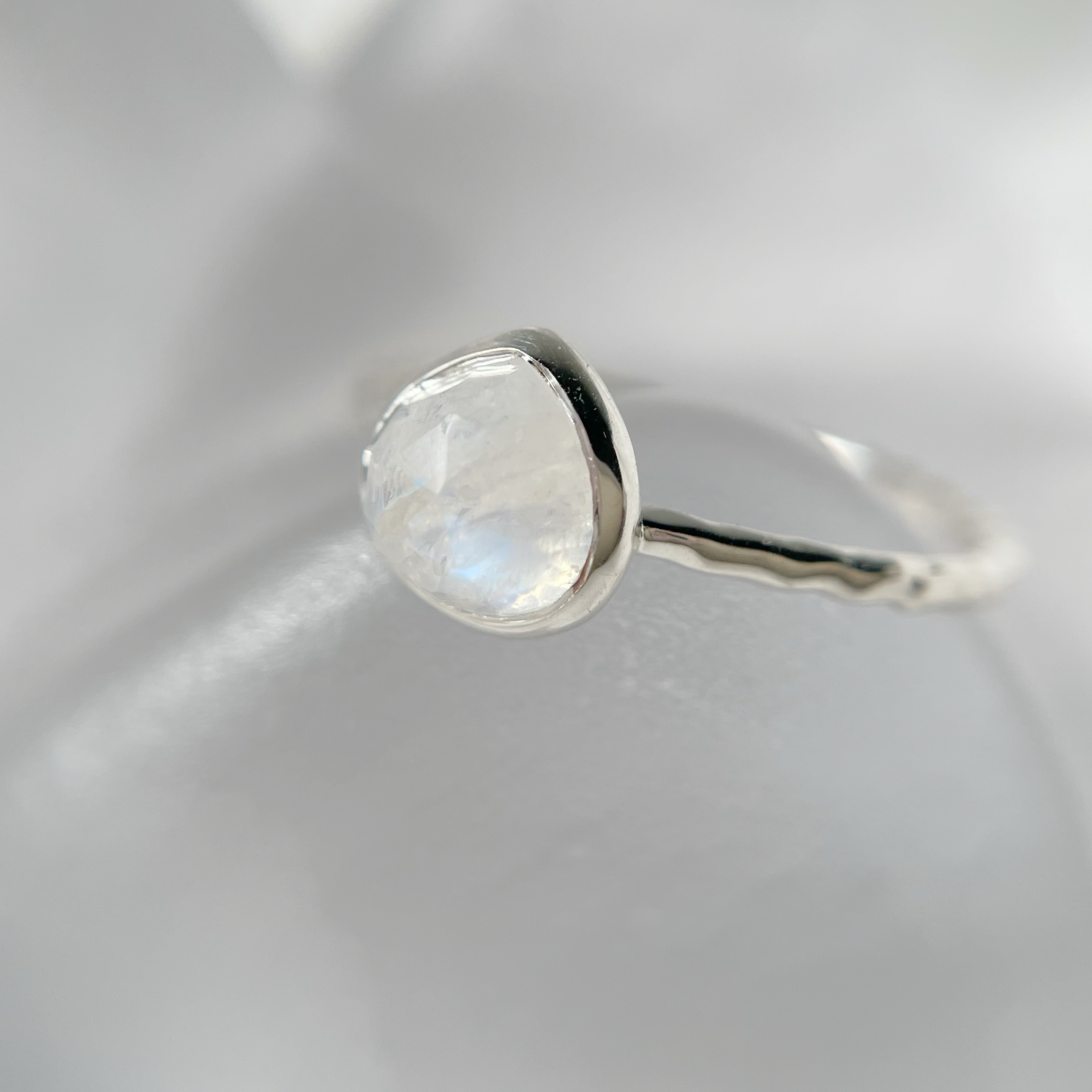 胖胖飯糰月光石戒指