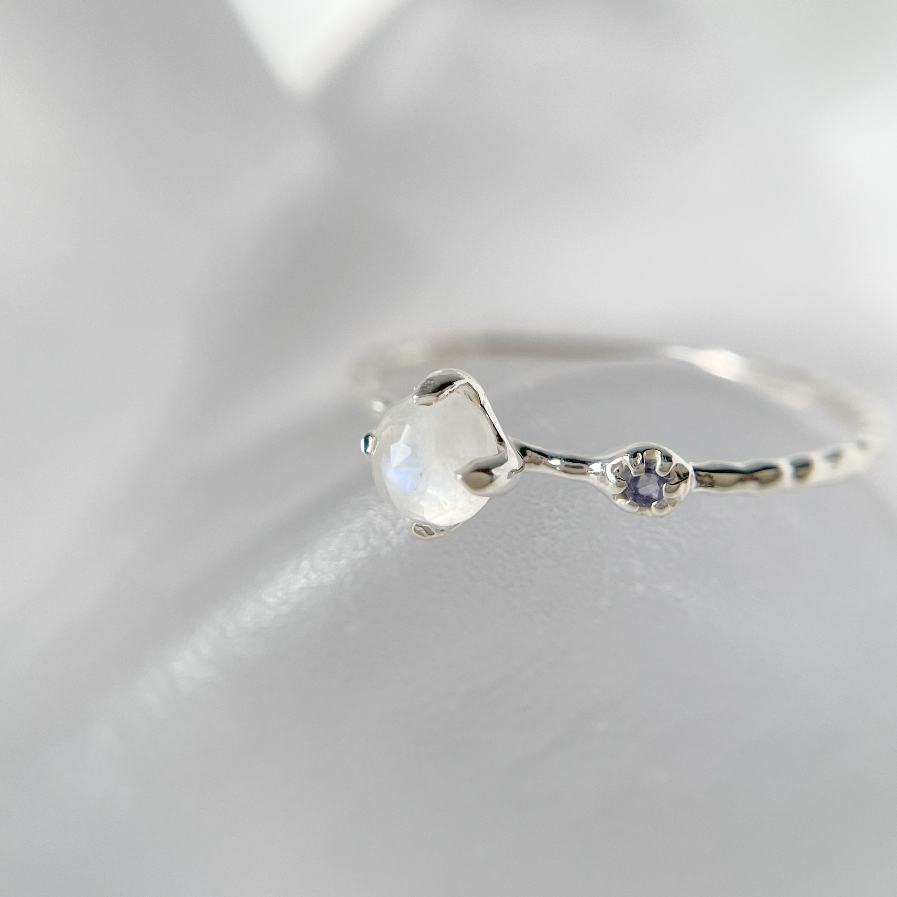 四爪月光雙寶石戒指