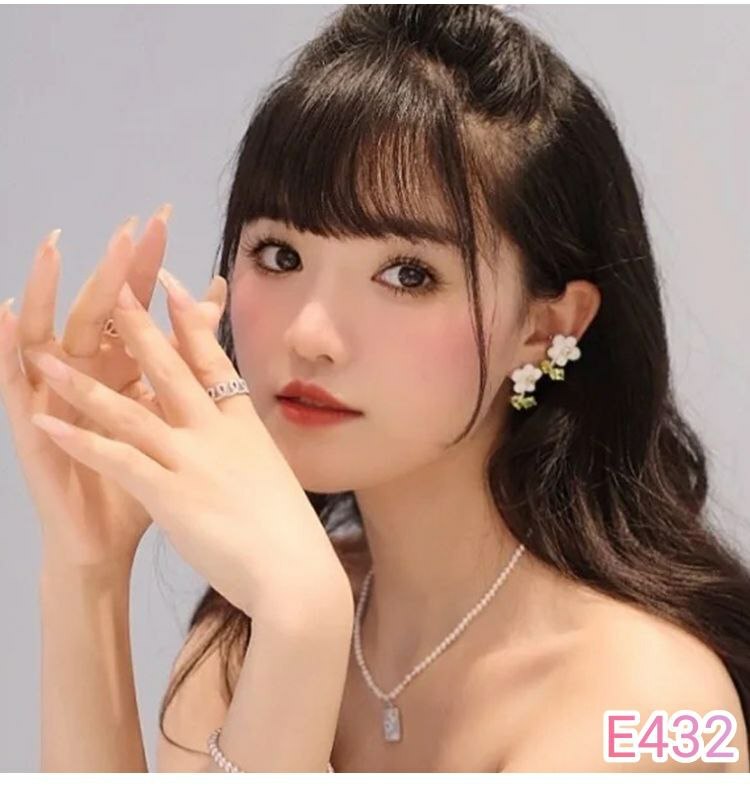 #四叶草 2022新款耳环女夏银针白色珐琅花朵耳环