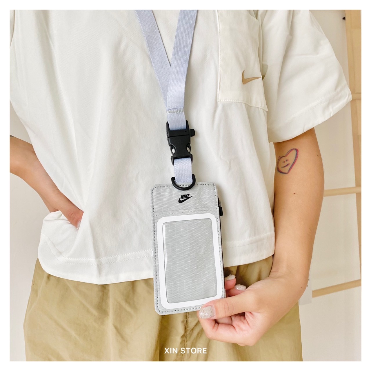 【現貨】Nike ID ZIP 識別證 名牌 證件夾 零錢袋 字勾 吊帶 掛繩 黑 灰綠 軍綠