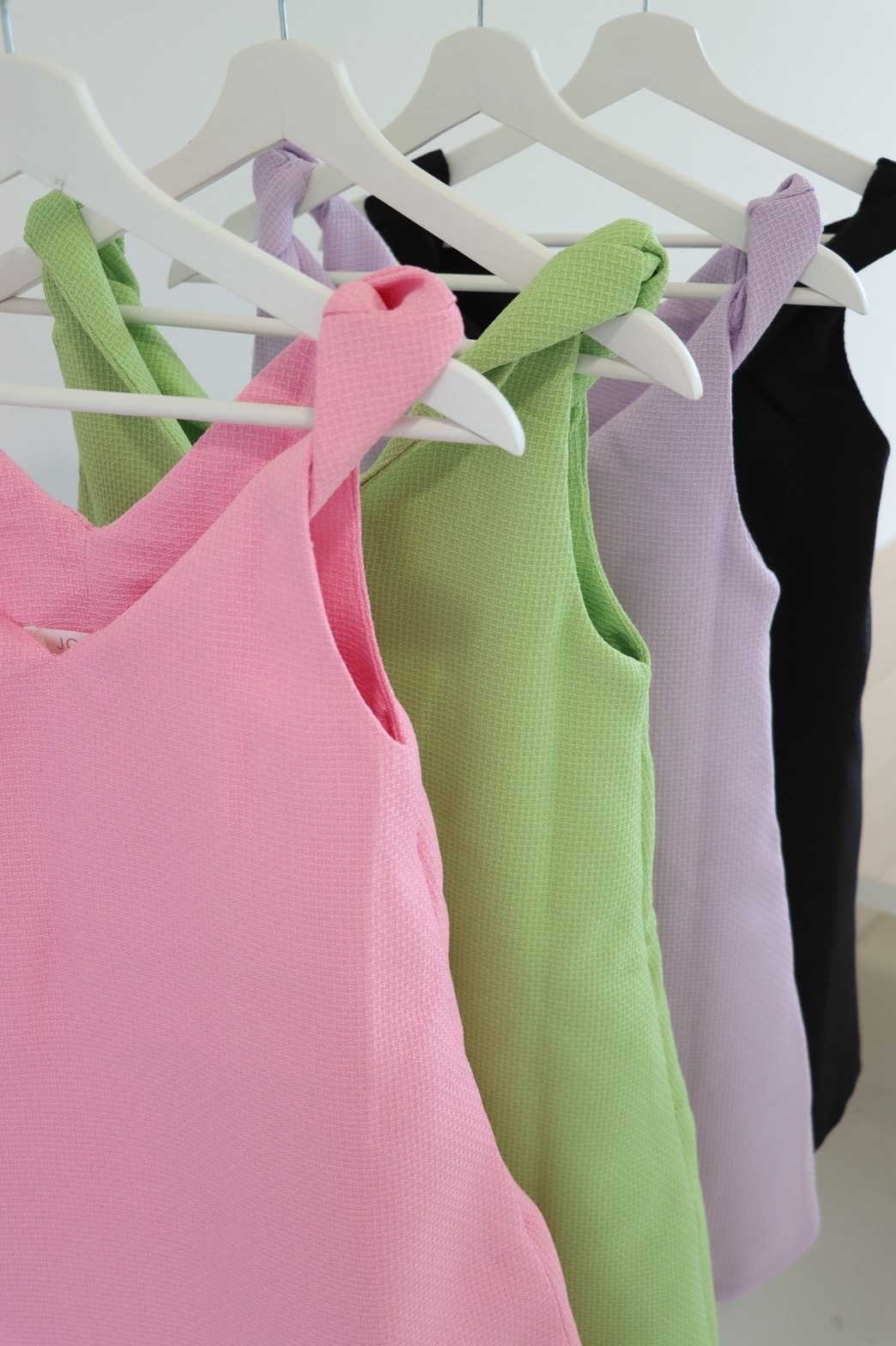 扭結肩帶洋裝｜現貨商品