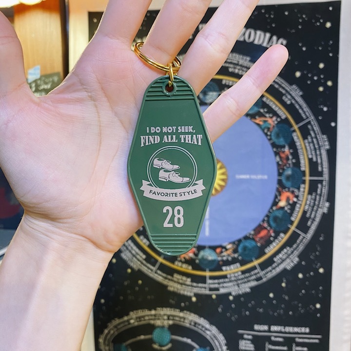 卡其綠 x 米色 Greeful復古飯店鑰匙圈