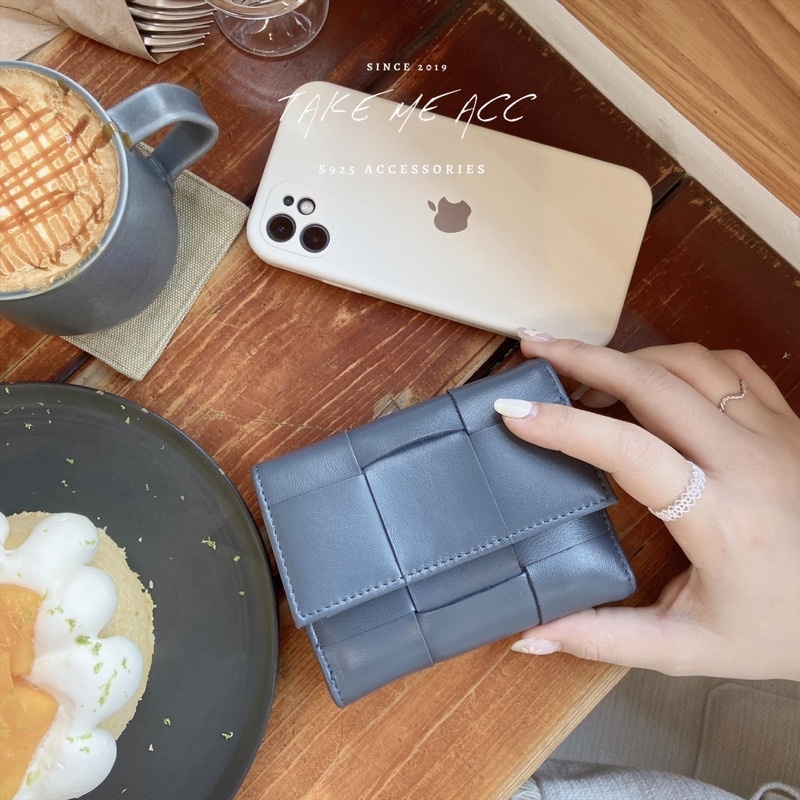 和嬰兒肌膚一樣估溜的小羊皮大編織三折短夾｜Take Me闆娘嚴選系列