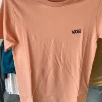 [S] VANS MN LEFT CHEST LOGO T-SHIRT,MELLOW, VN0A54TFYUH (SV12)