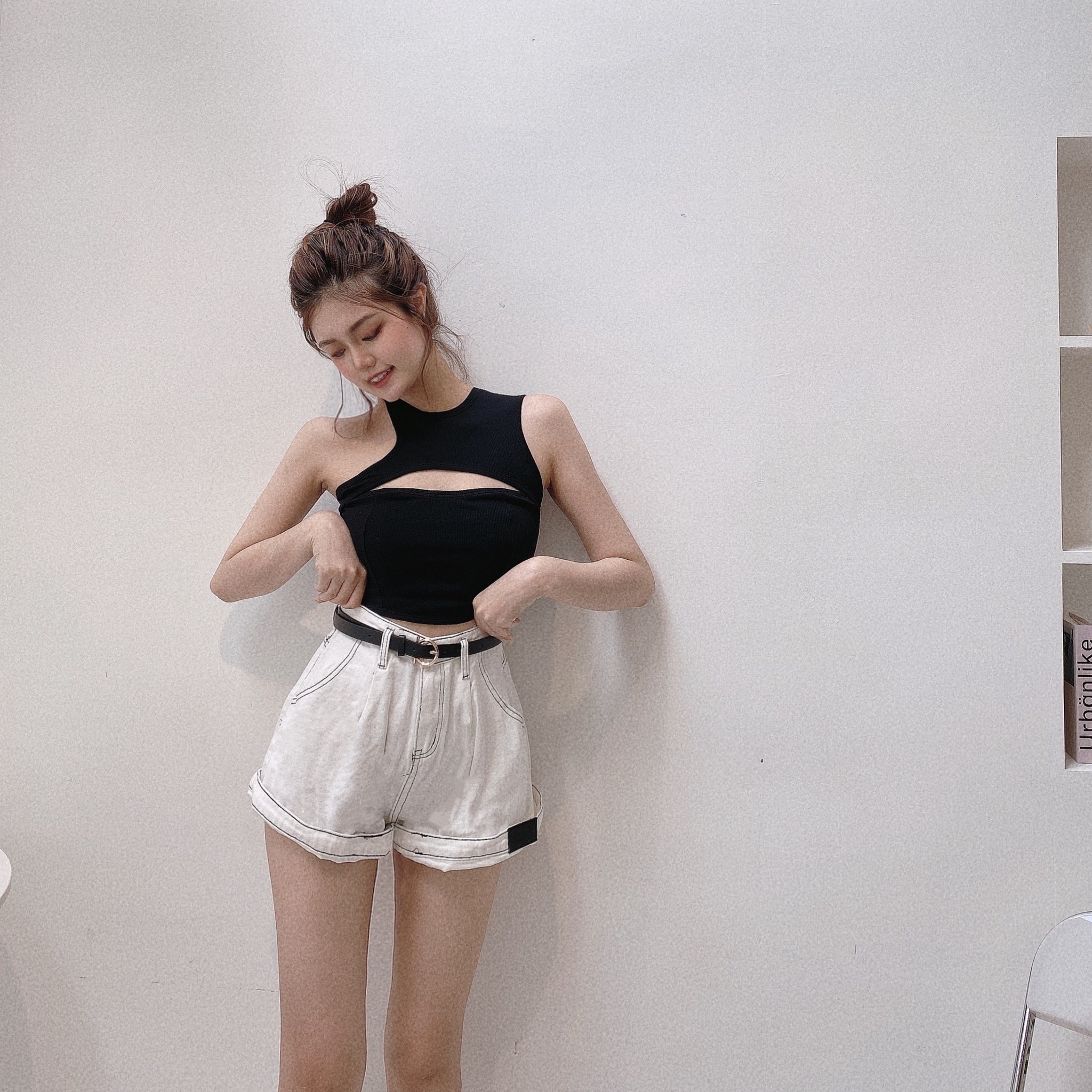 夏日車線反摺皮標牛仔短褲(附皮帶)/單一色【C02280302】