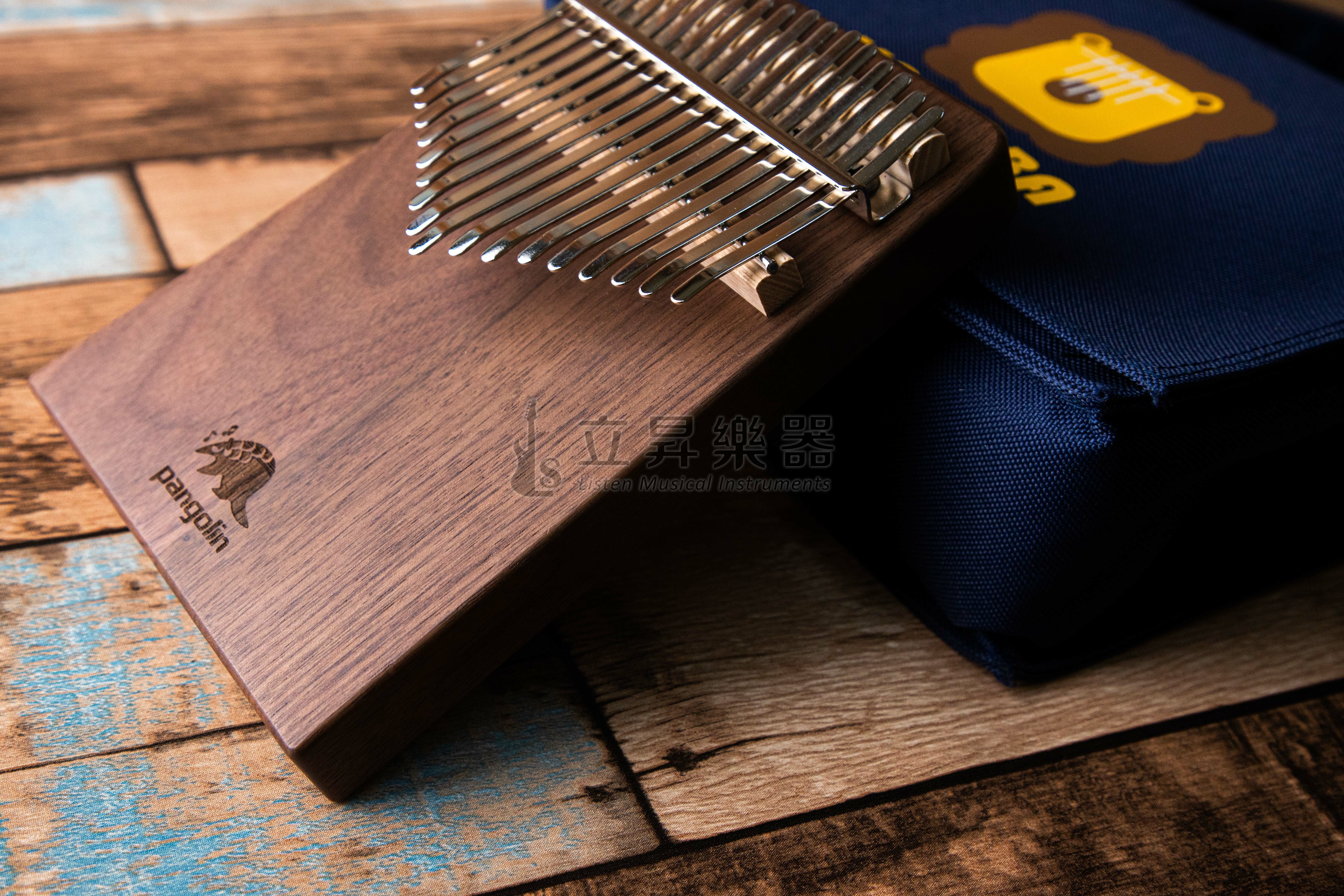 Pangolin 胡桃木拼接 板式 卡林巴琴 拇指琴 kalimba 17音 第 4 張圖片｜三峽鼓 / 打擊