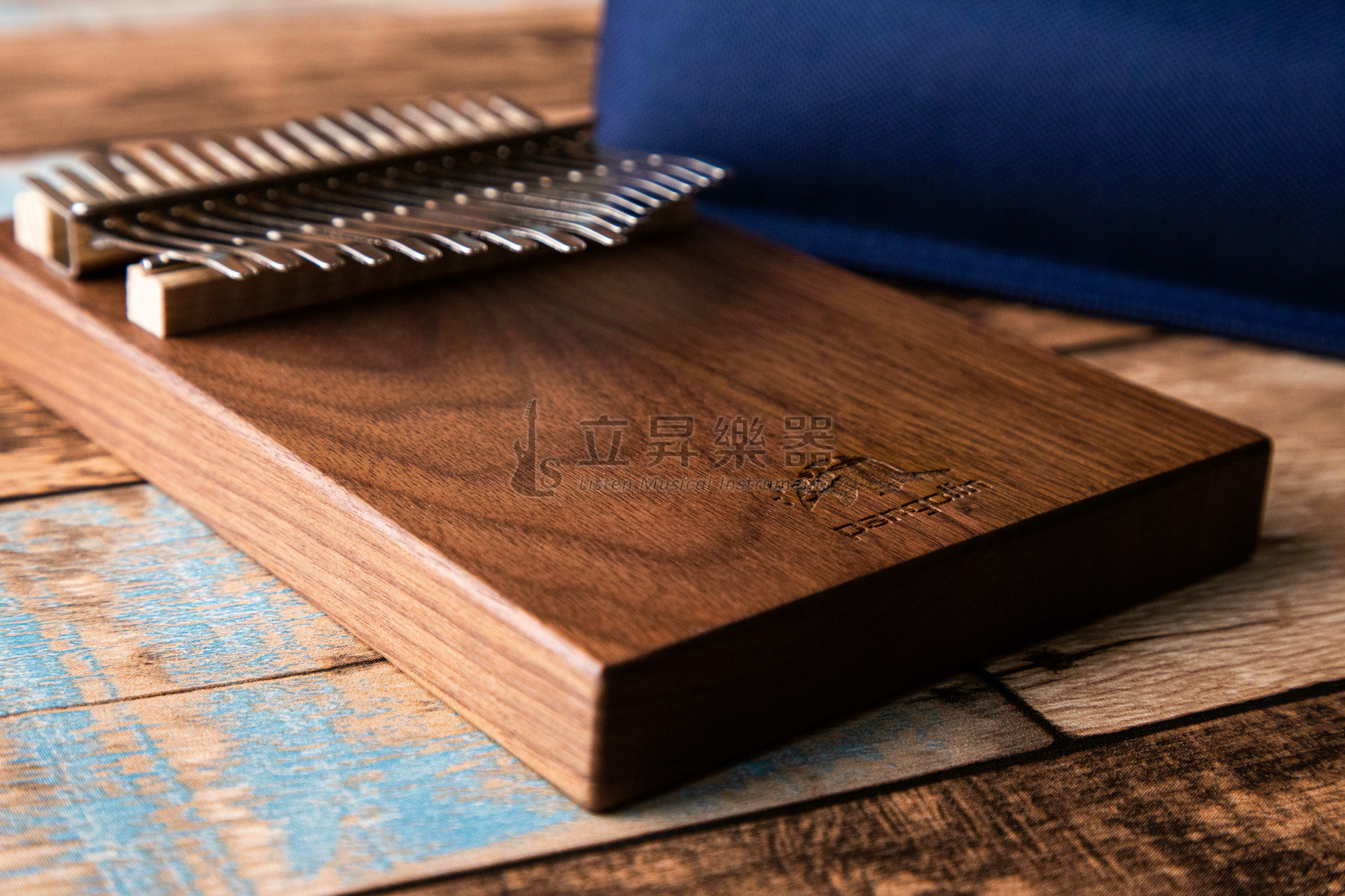 Pangolin 胡桃木拼接 板式 卡林巴琴 拇指琴 kalimba 17音 第 3 張圖片｜三峽鼓 / 打擊