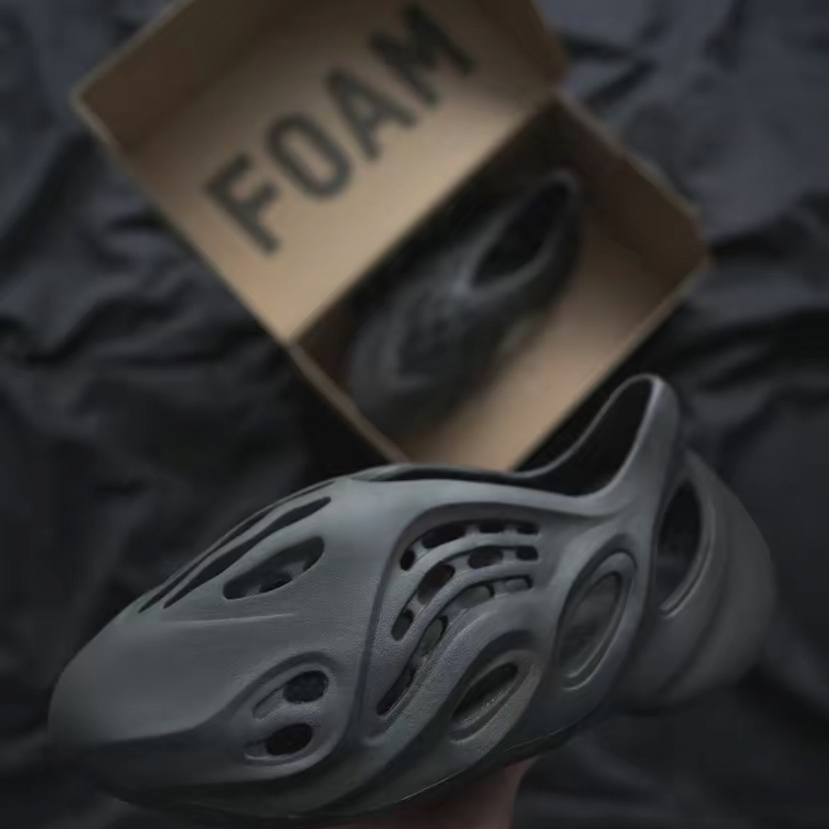 ADIDAS Yeezy Foam Runner  全黑 黑魂 包頭 拖鞋