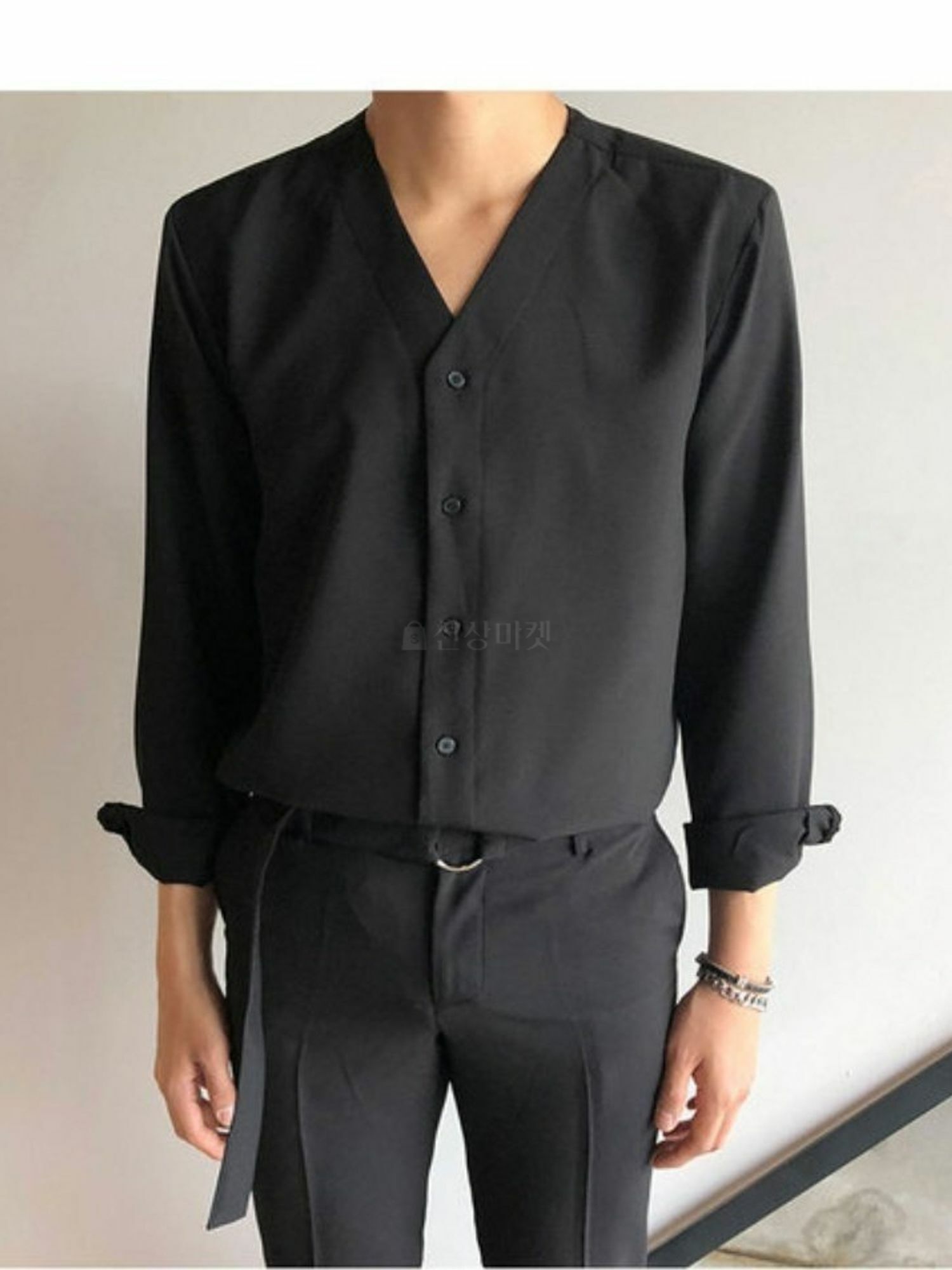 寬鬆東方V領襯衫