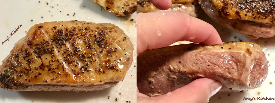 5.煎好的鴨胸夾出，皮面朝上放盤裡靜置10分鐘，這步驟可讓肉汁回流均勻，鴨肉吃起來更多汁美味，擺放方式皮面朝上酥脆的皮才不會被留下來的肉汁弄軟，上桌前再將鴨胸切厚片。