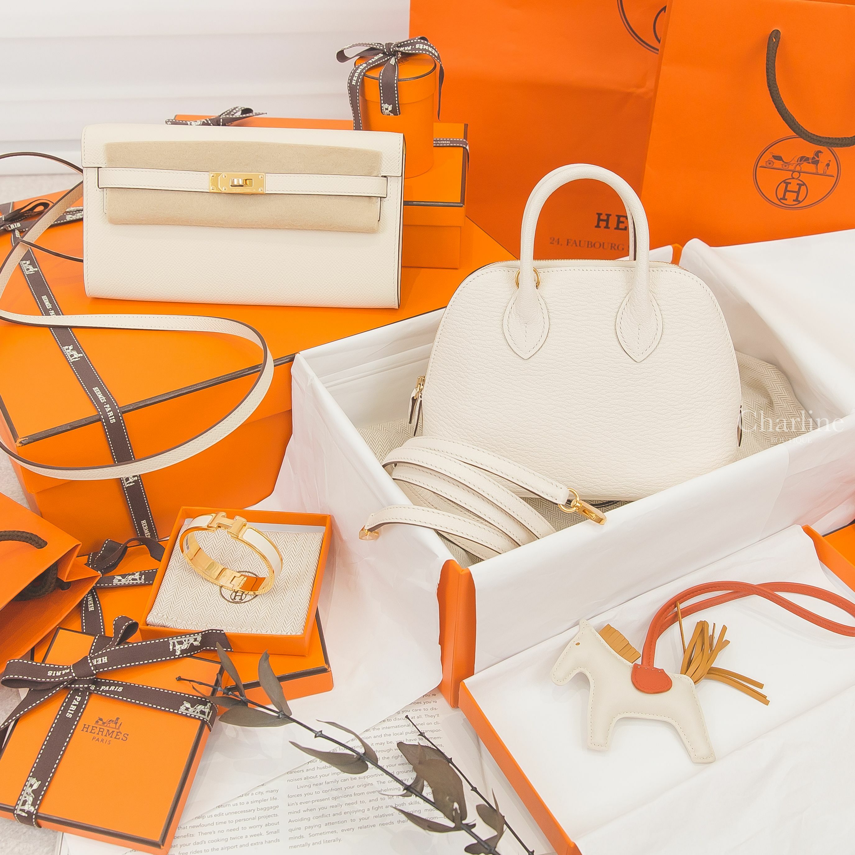 Hermès Bolide Mini I2 Nata 奶油白金釦,Hermès Kelly To Go I2/1Z 奶油白拼小雞黃內裡金釦,Hermès Horse Charm PM 奶昔白小型小馬吊飾-Charline Boutique 精品代購