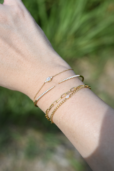 18K Vintage Edge Emerald Cut Diamond Bracelet