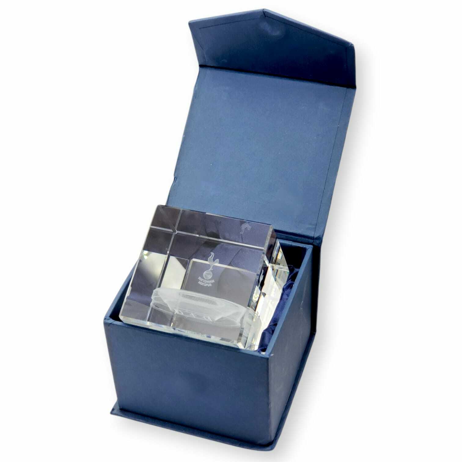 熱刺球場水晶擺設