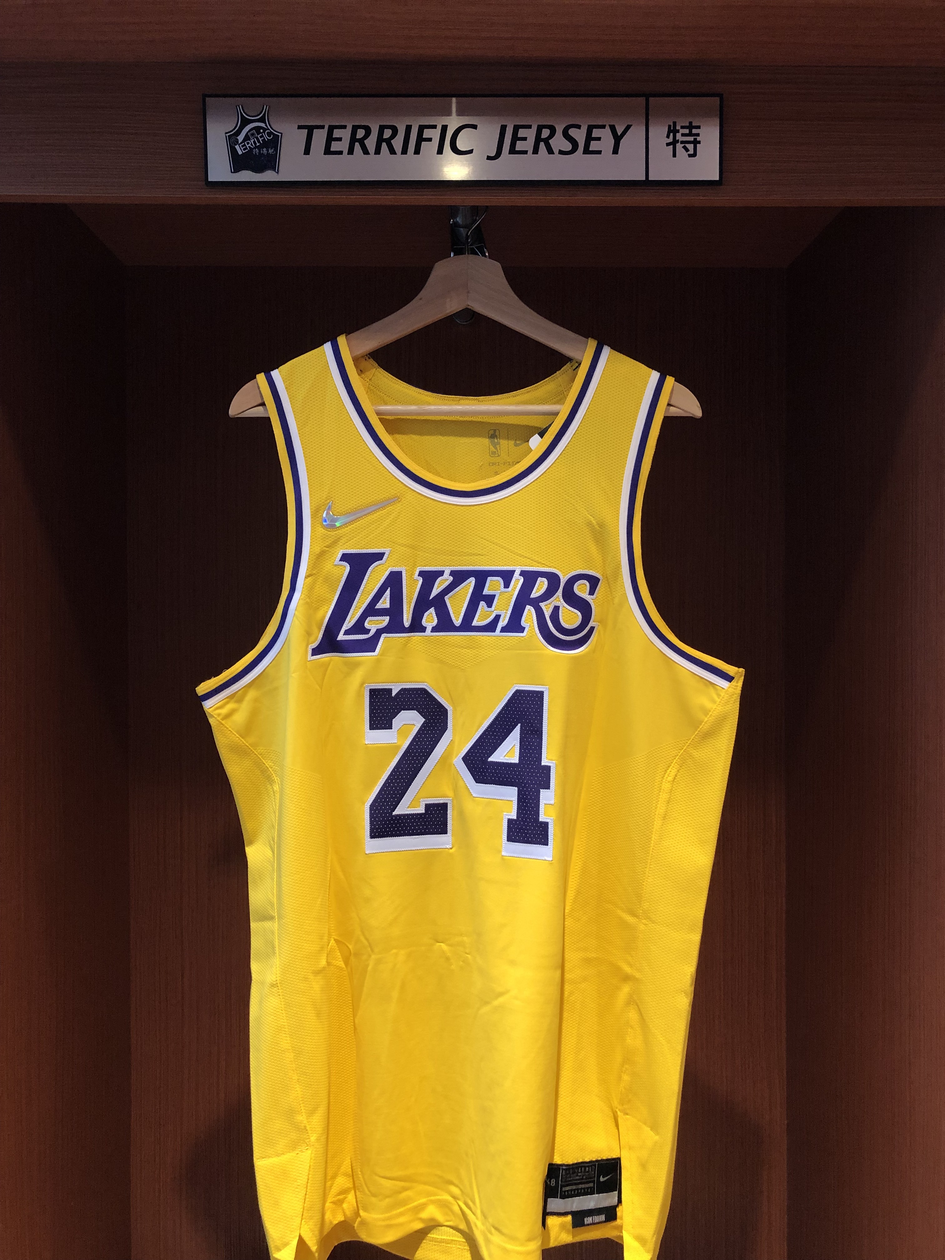 NBA球衣 Kobe Bryant Mamba Out 洛杉磯湖人黃 75周年 鑽石標 Icon Nike Authentic 球員版 電繡 含贊助商 全新
