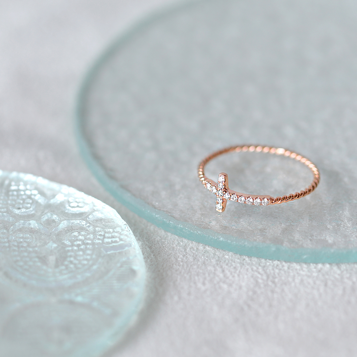 純潔 — 10分十字架鑽石線戒