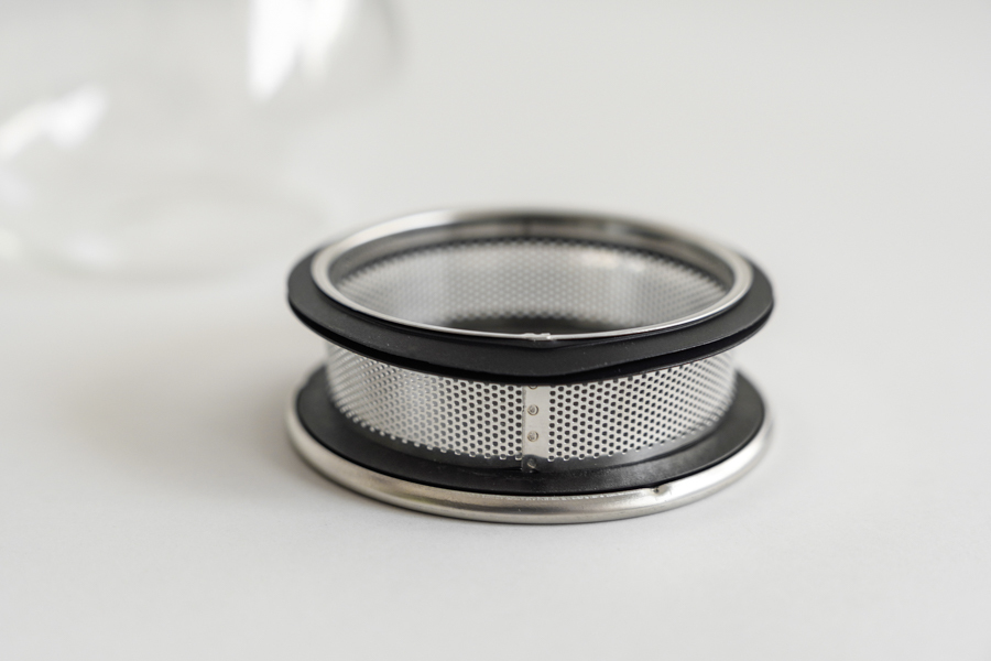 茶壺 A metal-mounted yixing red stoneware teapot, Qing dynasty