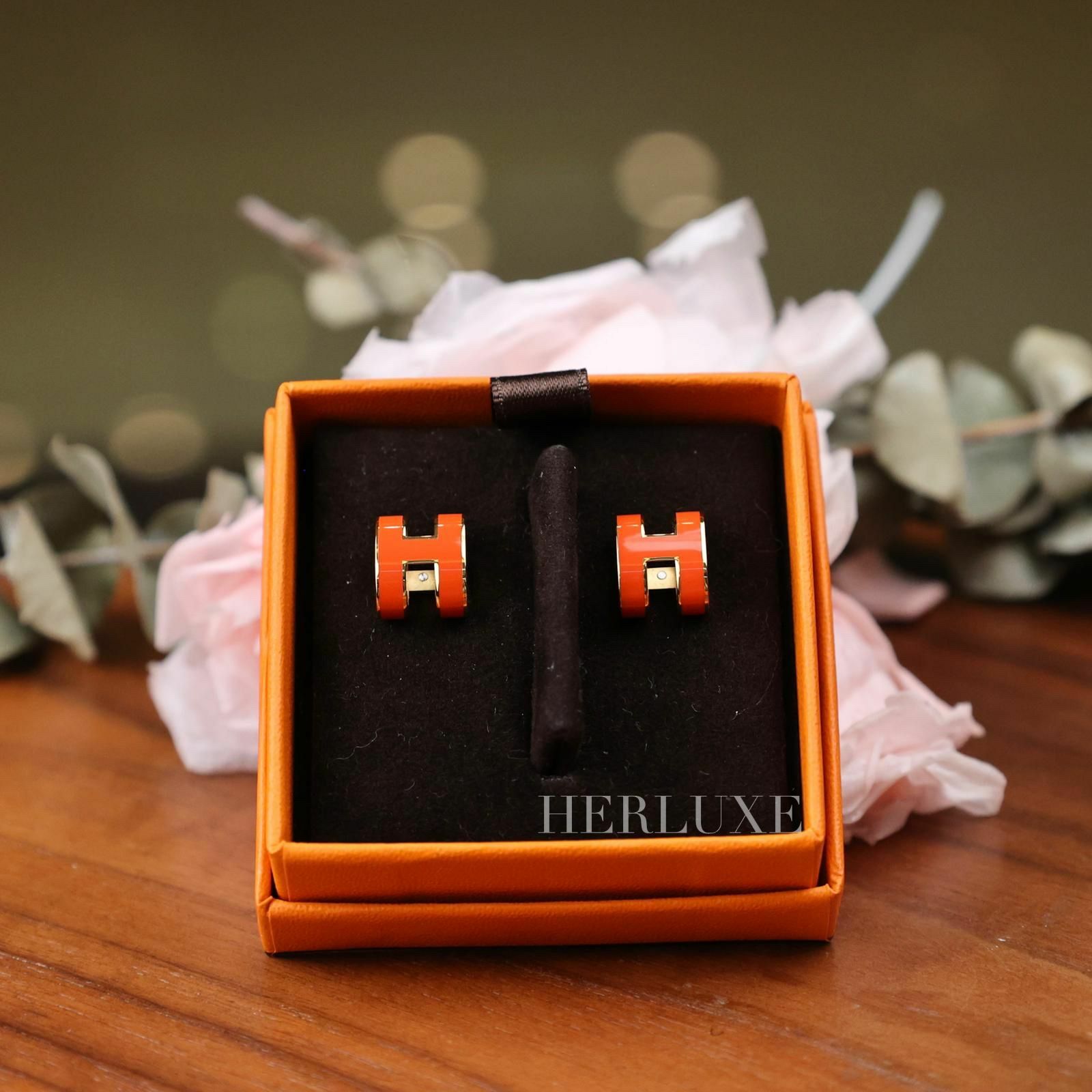Pop H earrings 1B orange graffiti CC