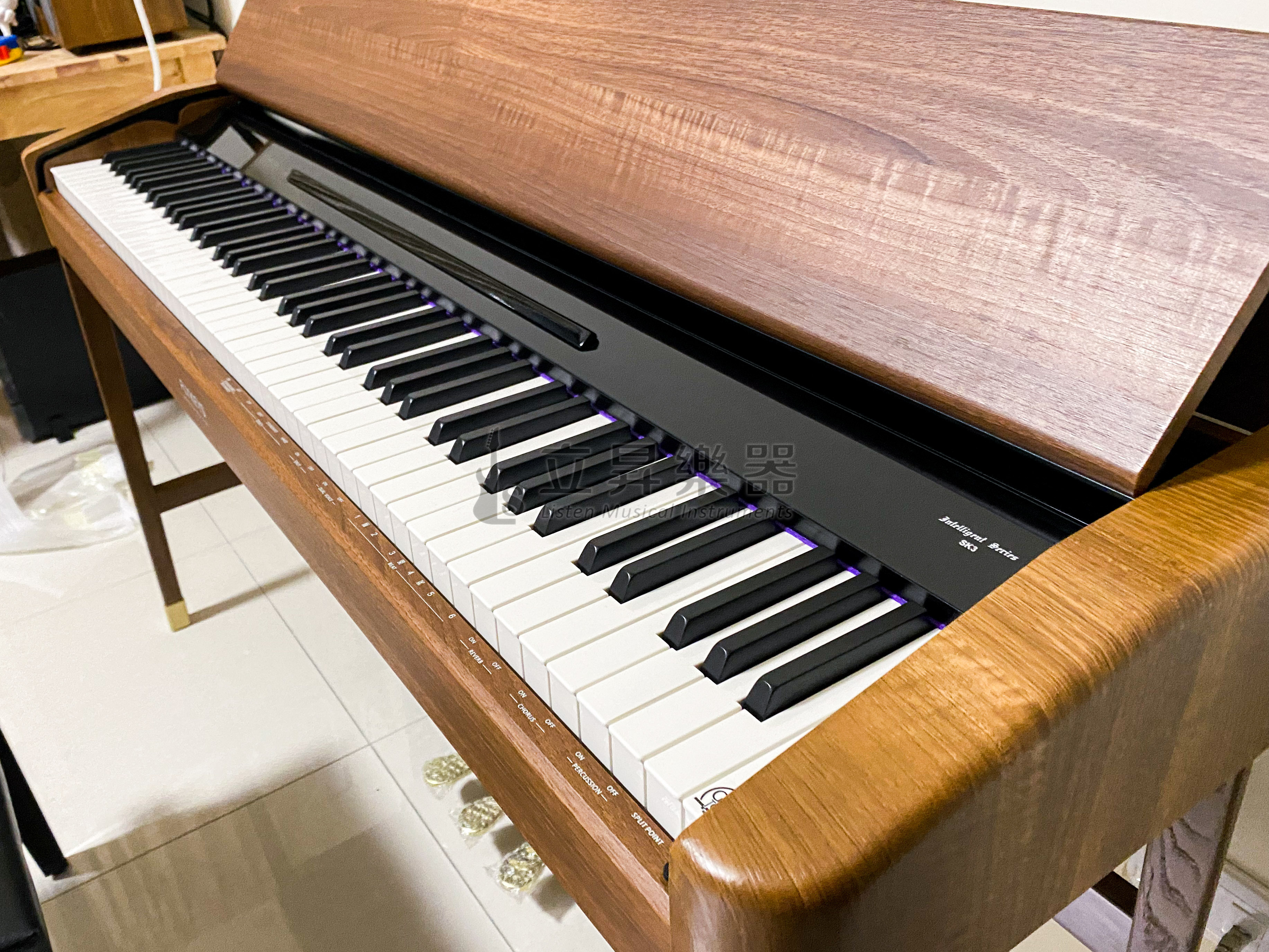 【現貨供應】FLYKEYS SK3 88鍵 電鋼琴 立式折蓋 原木色 北歐設計 德國舒密特鋼琴音色 第 4 張圖片｜三峽鍵盤 / 鋼琴