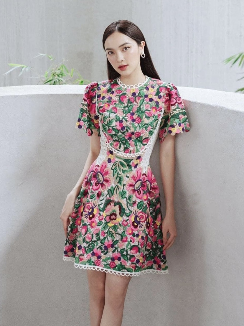 水溶蕾絲彩色花朵 收腰洋裝