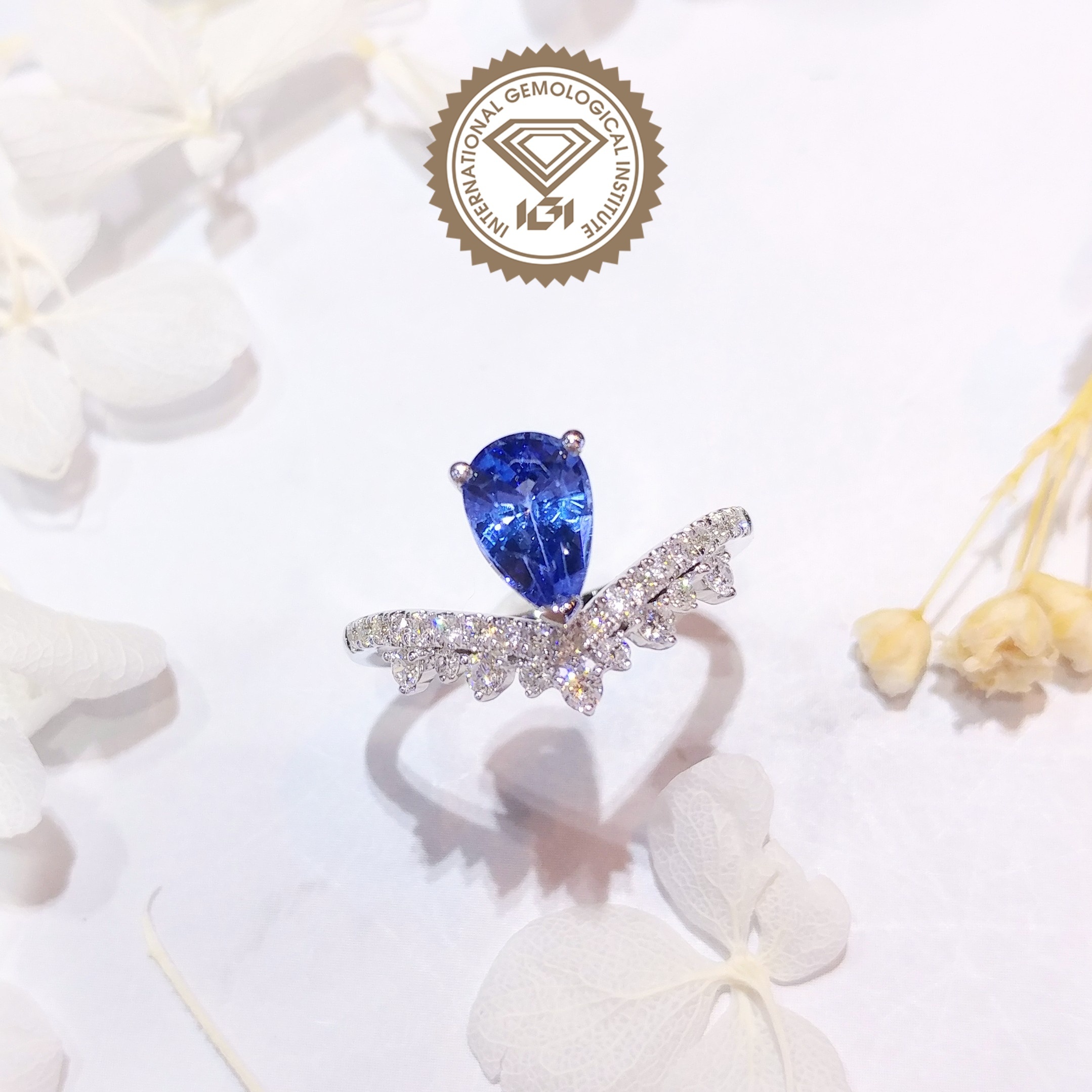 18K White Gold 1.36ct Sapphire and Diamond Ring