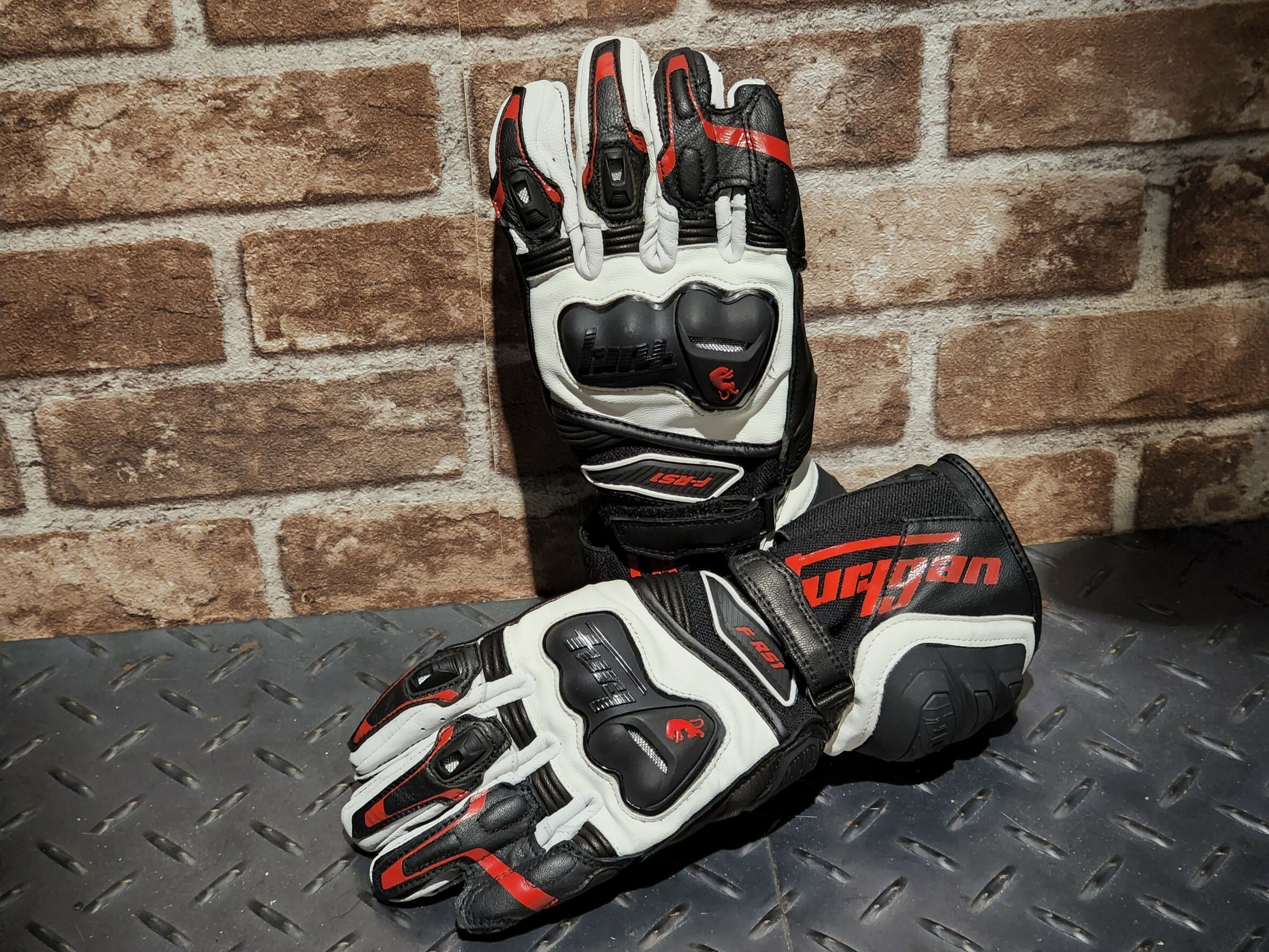FURYGAN F-RS1 BLACK/RED/WHITE  黑紅白 皮手套