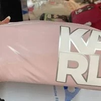[S] KARL LAGERFELD 22UW3202-585 KSOFT WASHBAG,CAMEO PINK, 22UW3202-585 (SKL248)
