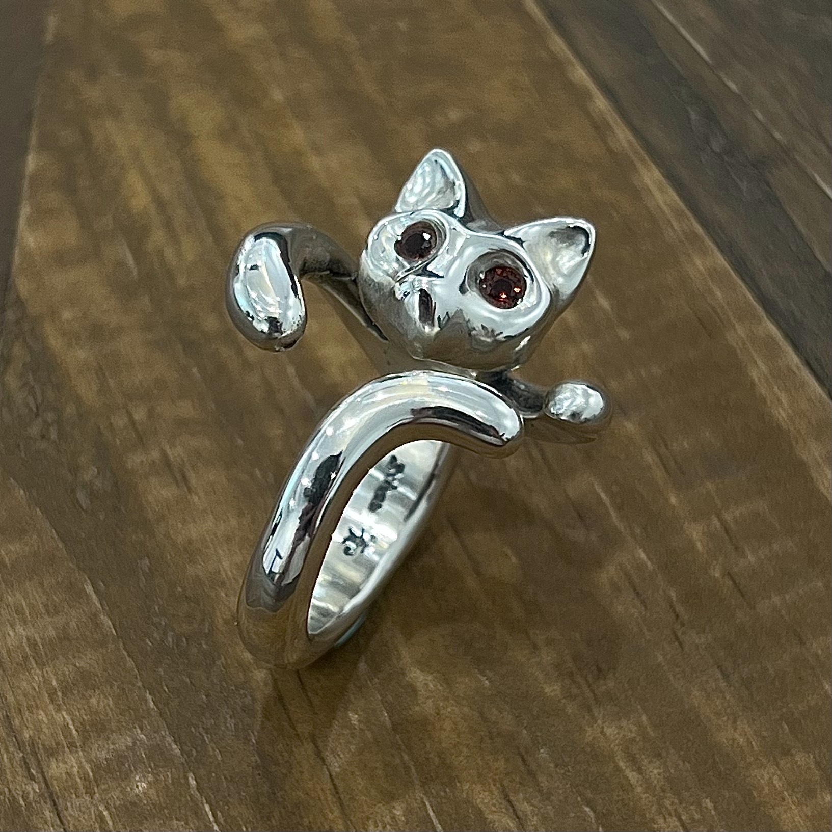 BBM キャット (Garnet Eyes)