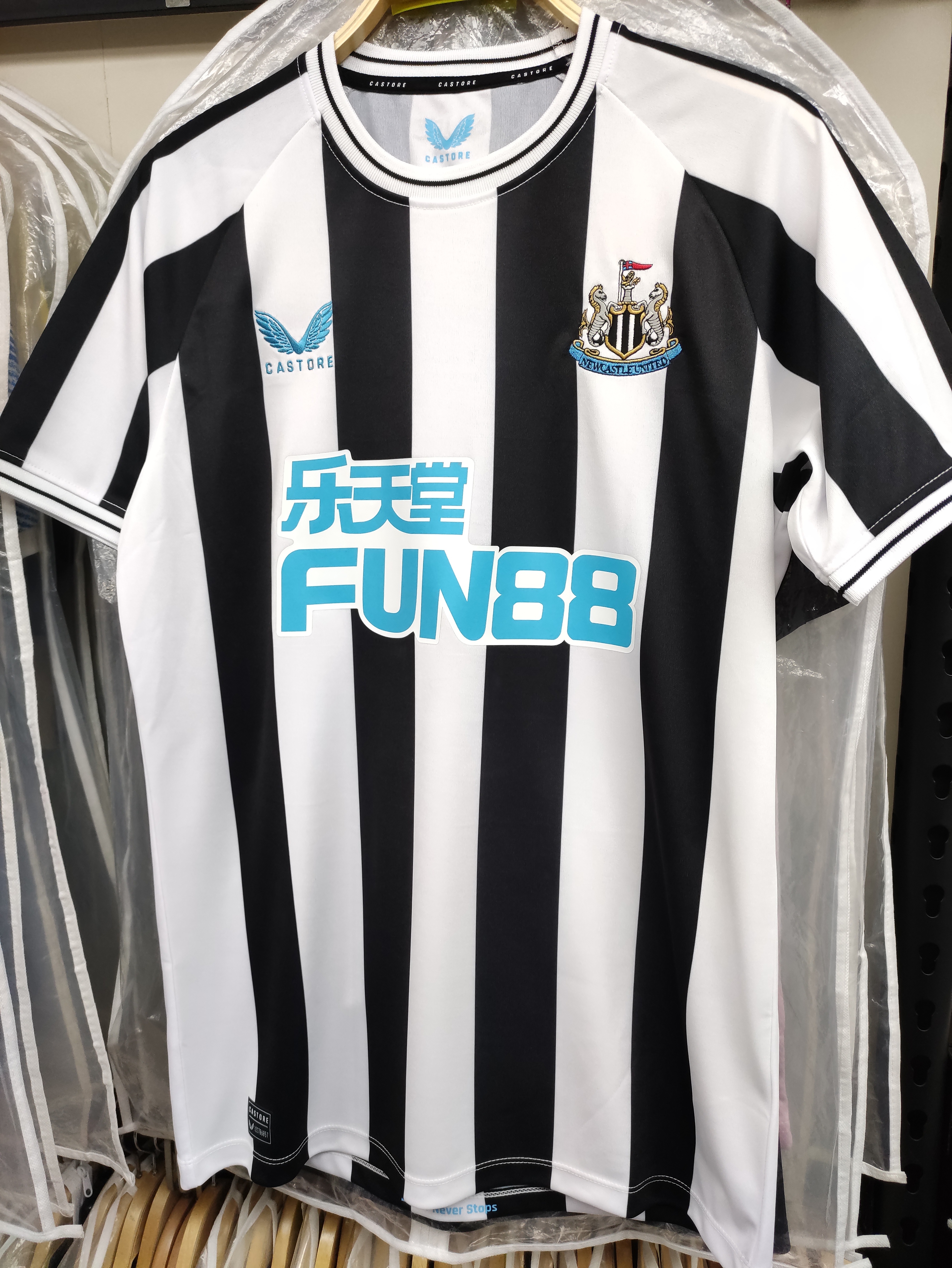 22-23紐卡素主場球迷版球衣