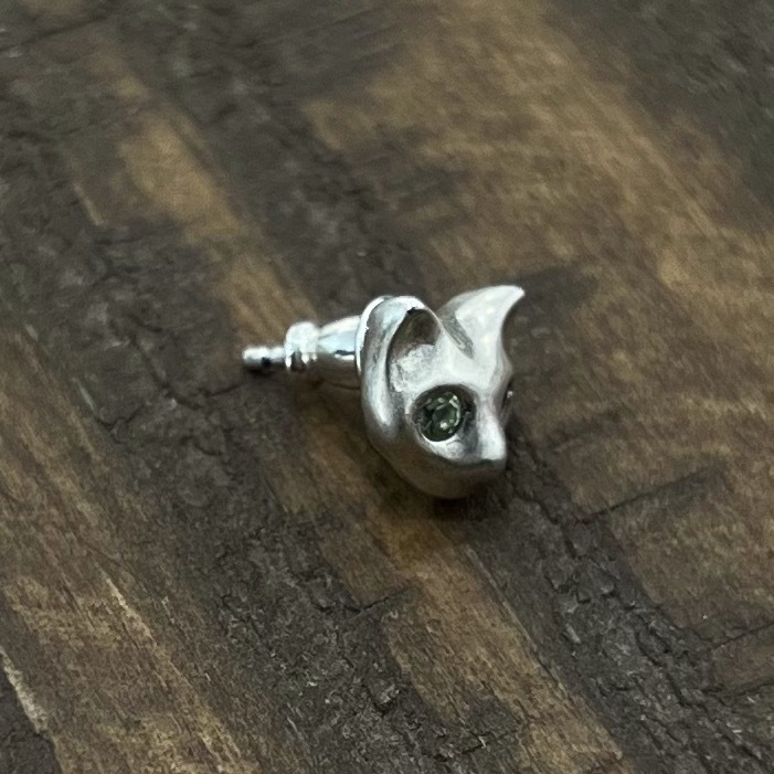 BBM 小耳にキャットピアス Peridot