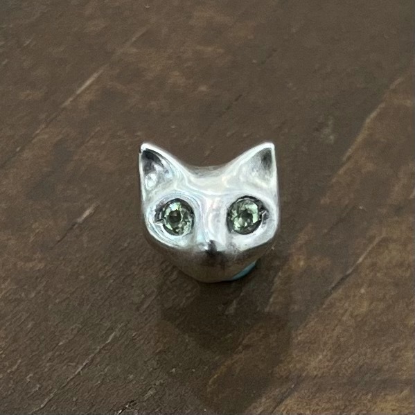 BBM 小耳にキャットピアス Peridot