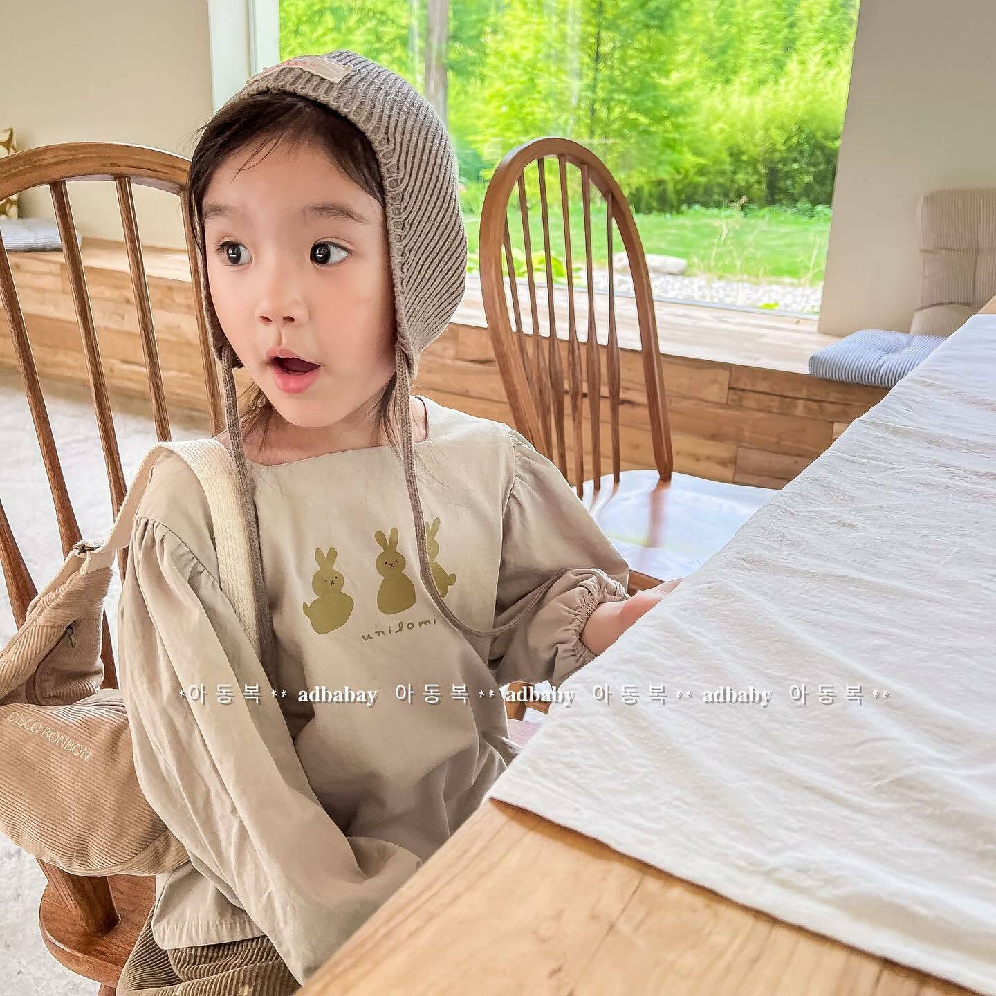 方領中秋兔兔泡泡袖上衣