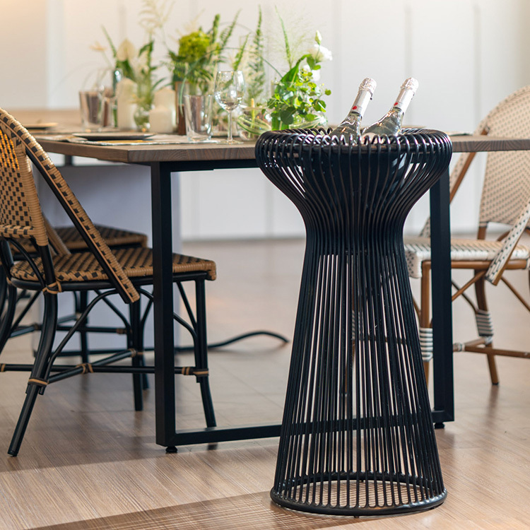 哈潑Harper — 吧台冰酒桶 | 黑金經典雙色，宛如身穿一襲優雅金色晚禮服的女仕，斟上一杯紅白酒，舉手投足間展現性感優雅風情。