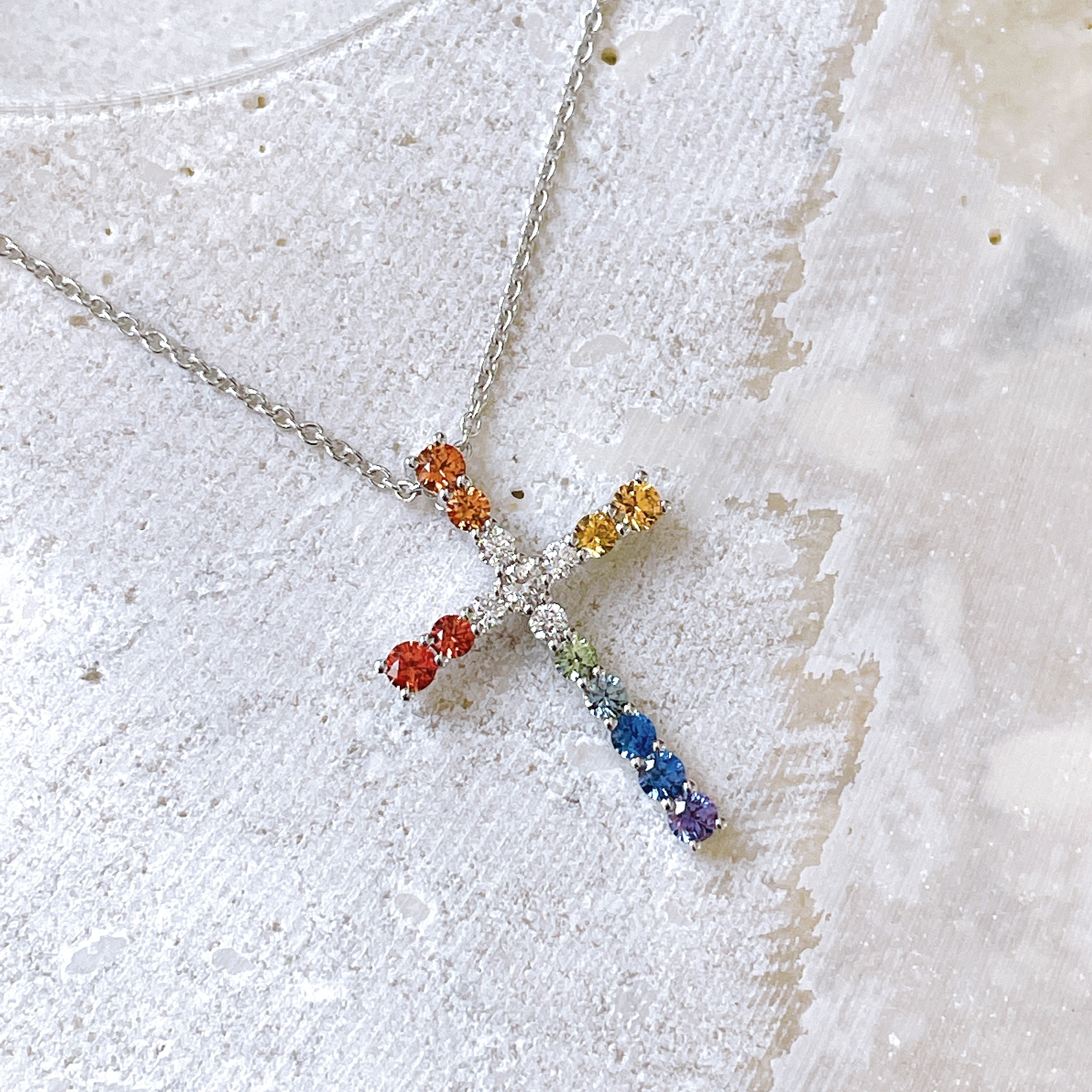 18K金彩虹藍寶石鑽石套鍊-十字架A