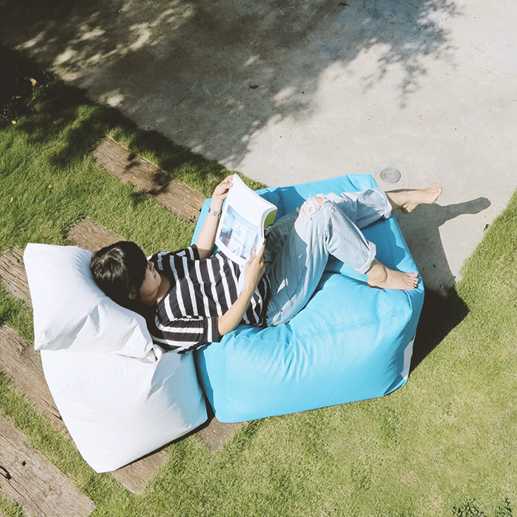 MARSHMALLOW | 每天下班都要Chill一下！回家換裝直奔Chili的懷抱，再來一杯冰涼的飲料，釋放一天的壓力～