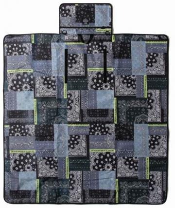 KIU 戶外600D 防水面料野餐墊 ｜ 耐用防水 ｜ 可折疊方便攜帶 ｜ 可用營釘固定 ｜ 設有拉鍊口袋 ｜ 戶外活動必備