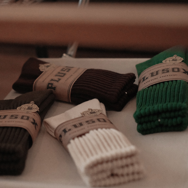 純色質感針織中筒襪