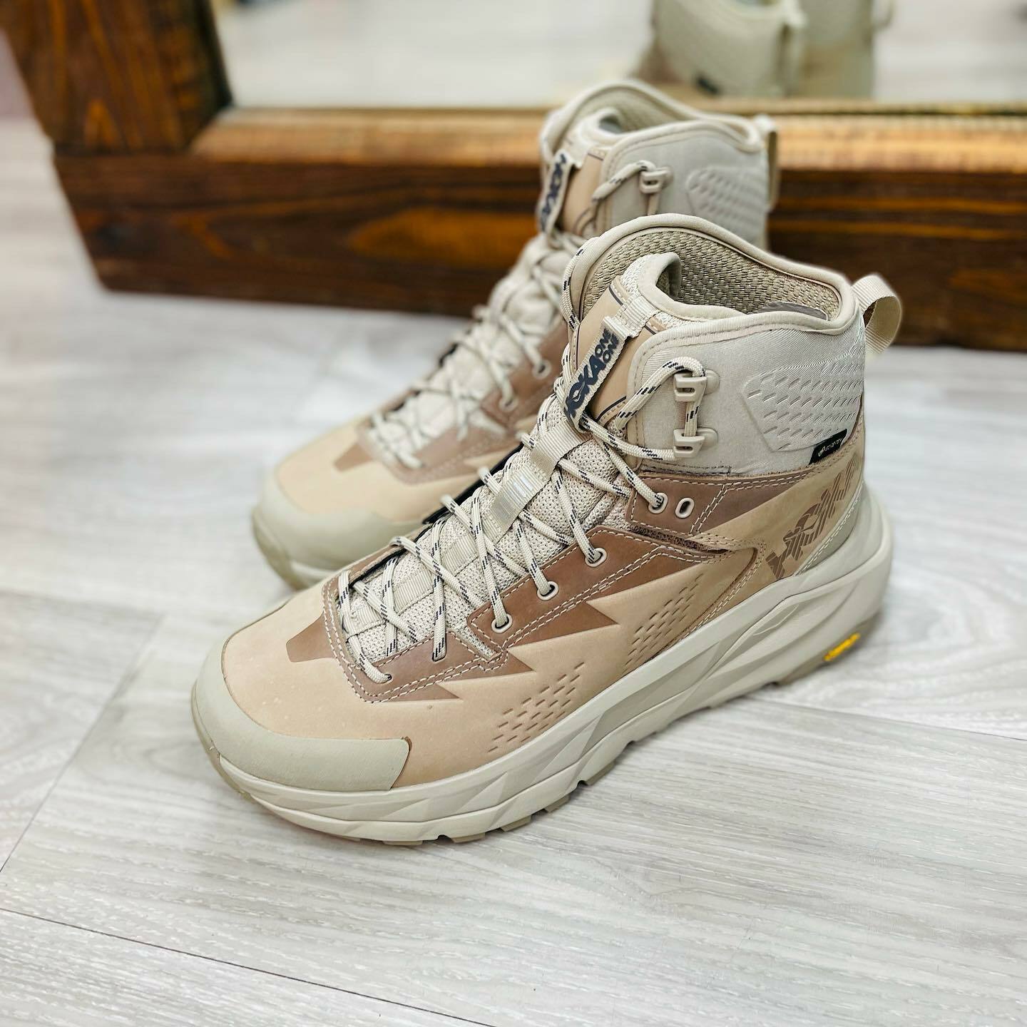 {現貨} HOKA ONE ONE KAHA HI Gore-Tex "沙色"