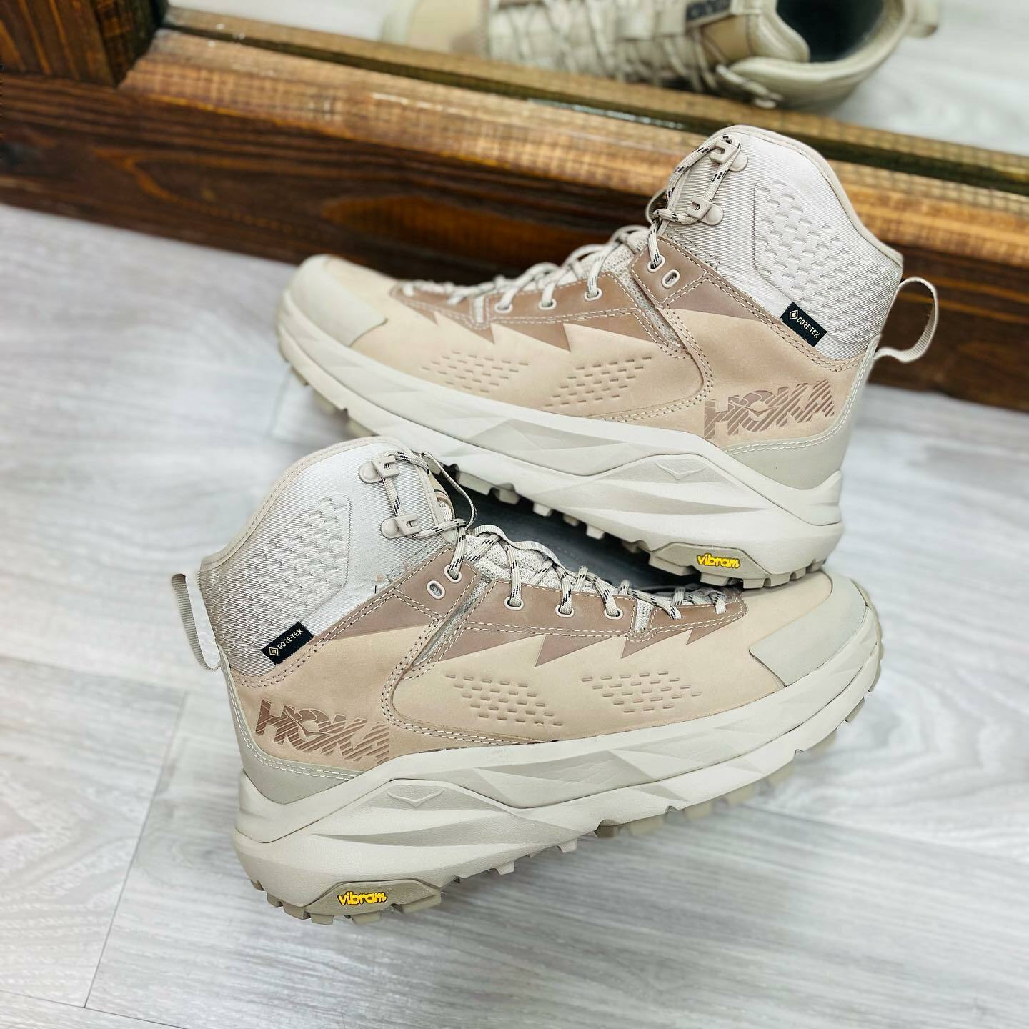 {現貨} HOKA ONE ONE KAHA HI Gore-Tex "沙色"