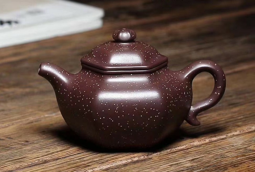 【六方蓮子】--協調勻稱，器型大方得體，穩重而大方。