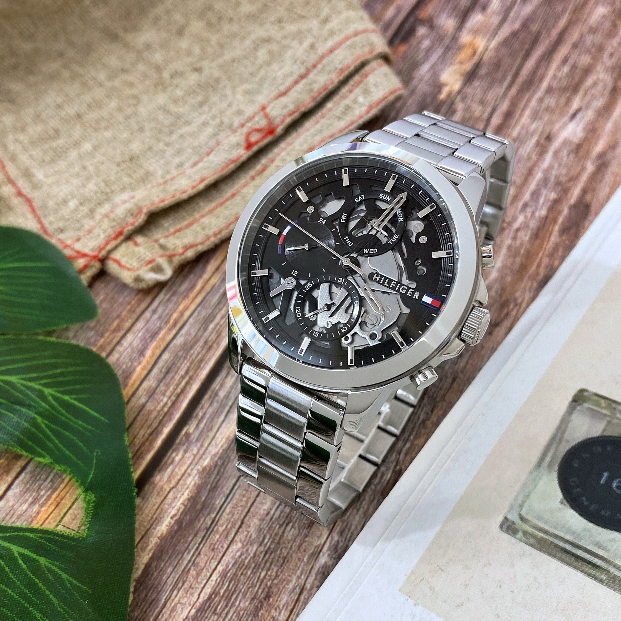 【Tommy Hilfiger】時尚造型鏤空石英腕錶 1710477 44mm  現代鐘錶