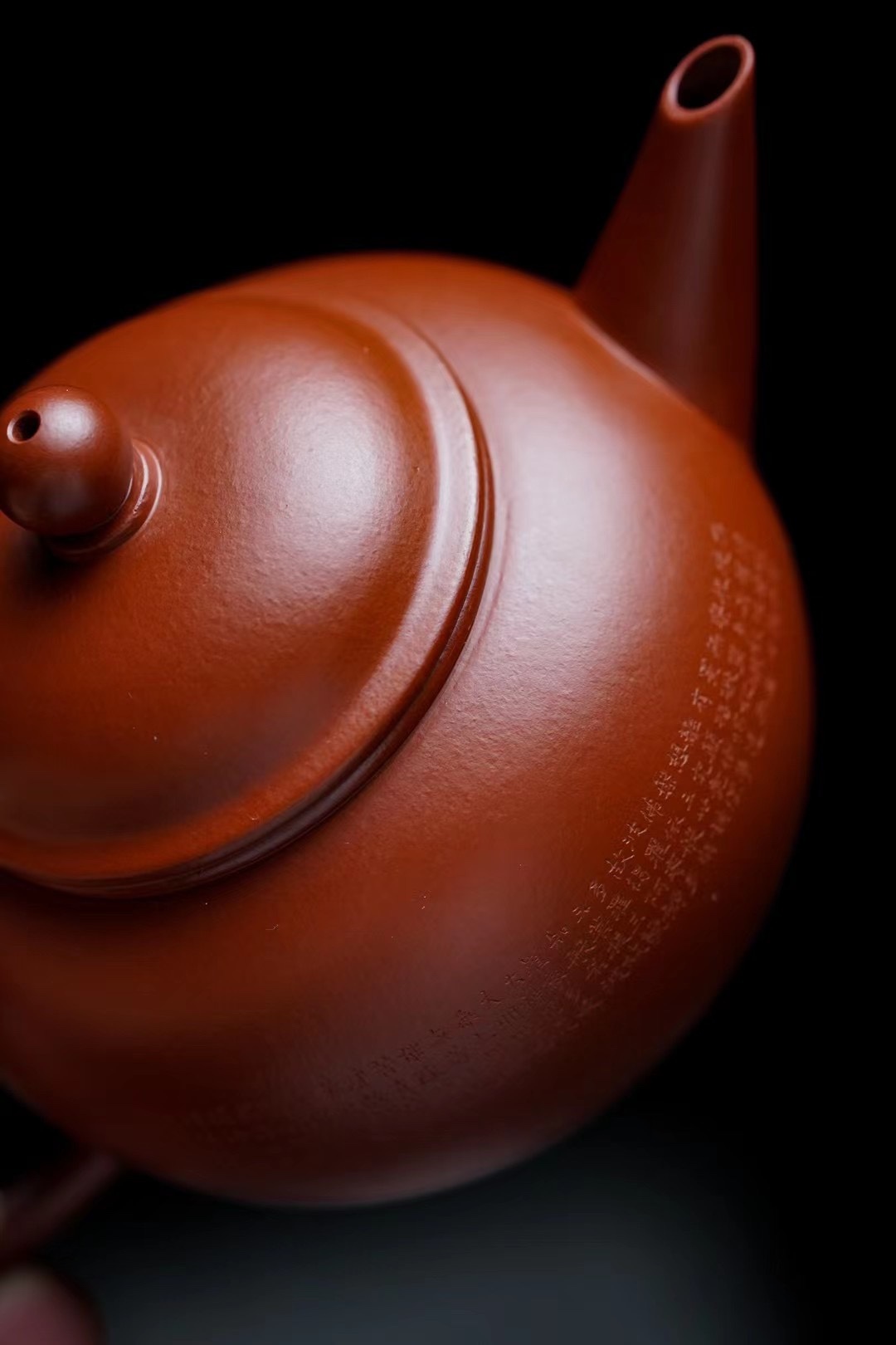 【水平(心經)】-- 壺身通轉手工微刻心經全文。