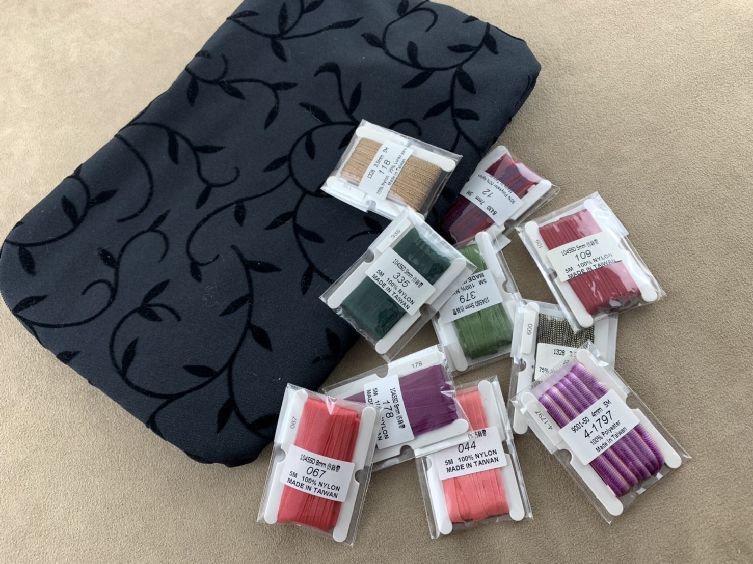 手工L型拉鍊抱枕套+10包刺繡緞帶/4款組合(送刺繡針一組)