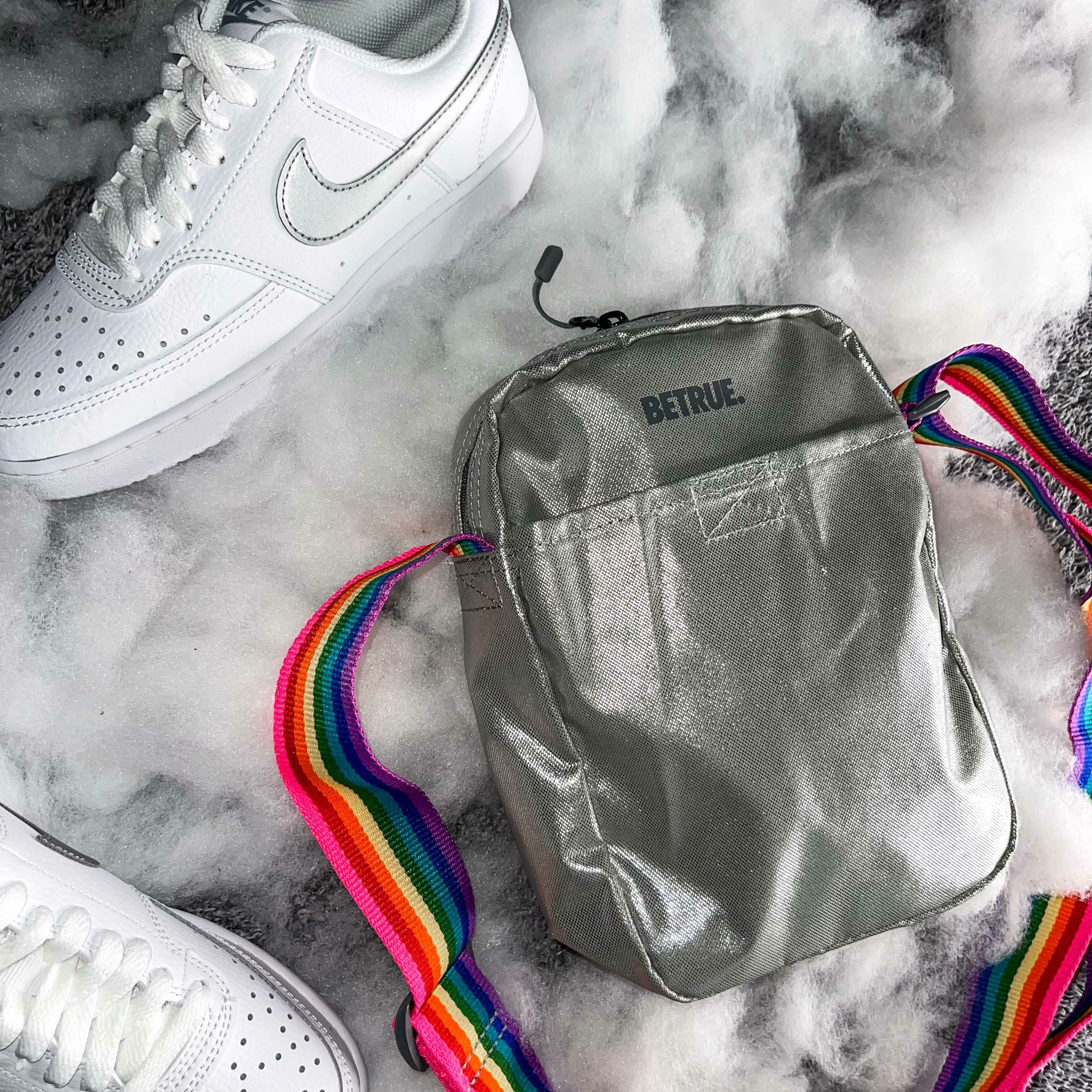 Nike BETRUE 銀箔 銀色 肩包 小包包 彩虹 CJ9056-010